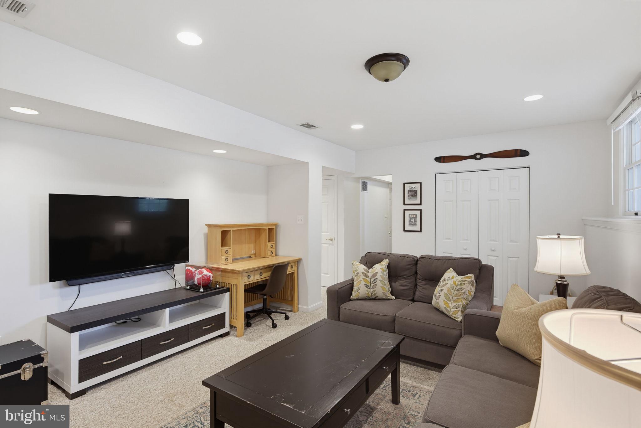HUNTERS RUN - Residential