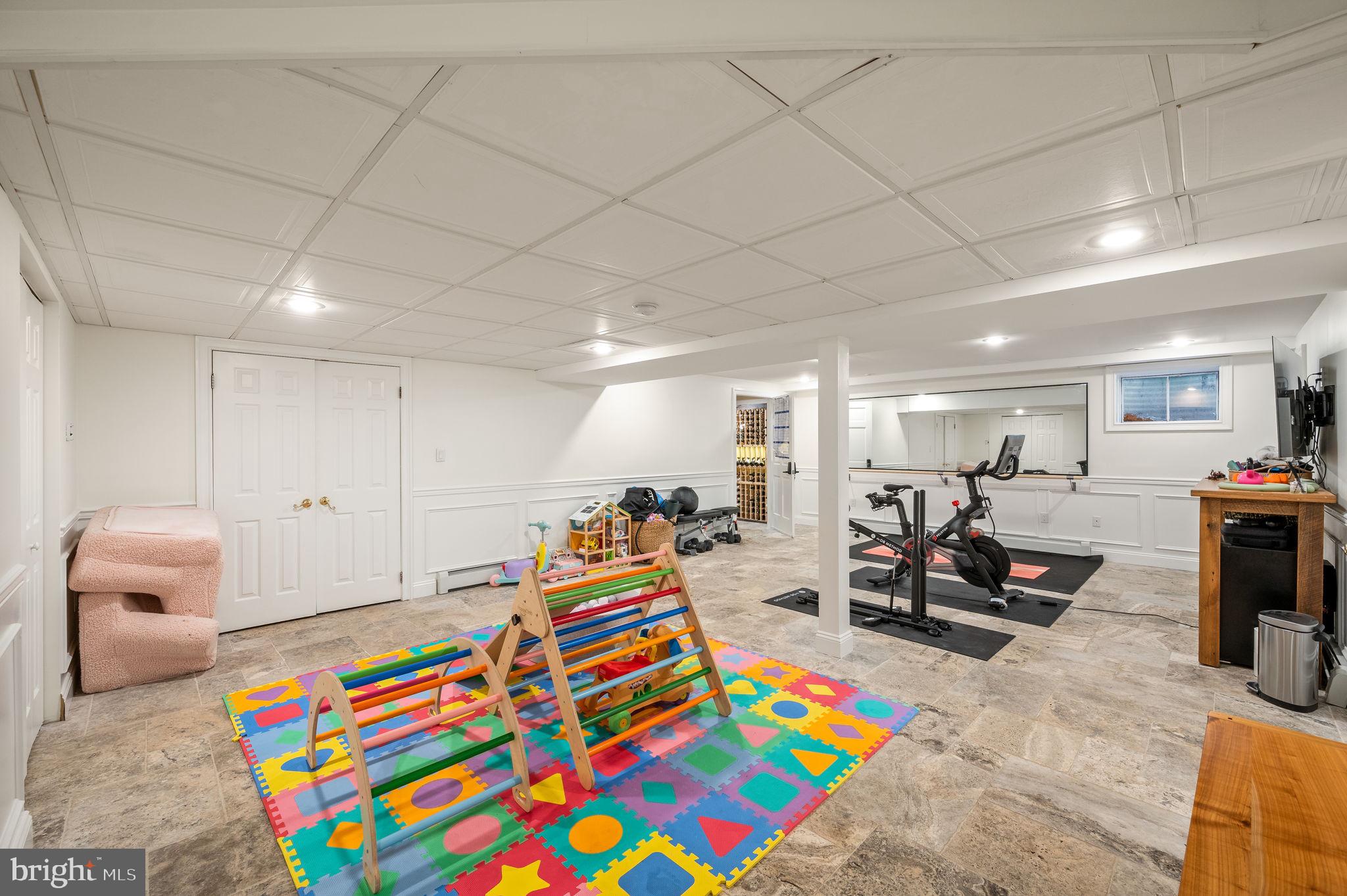 CHESTNUT HILL - Residential
