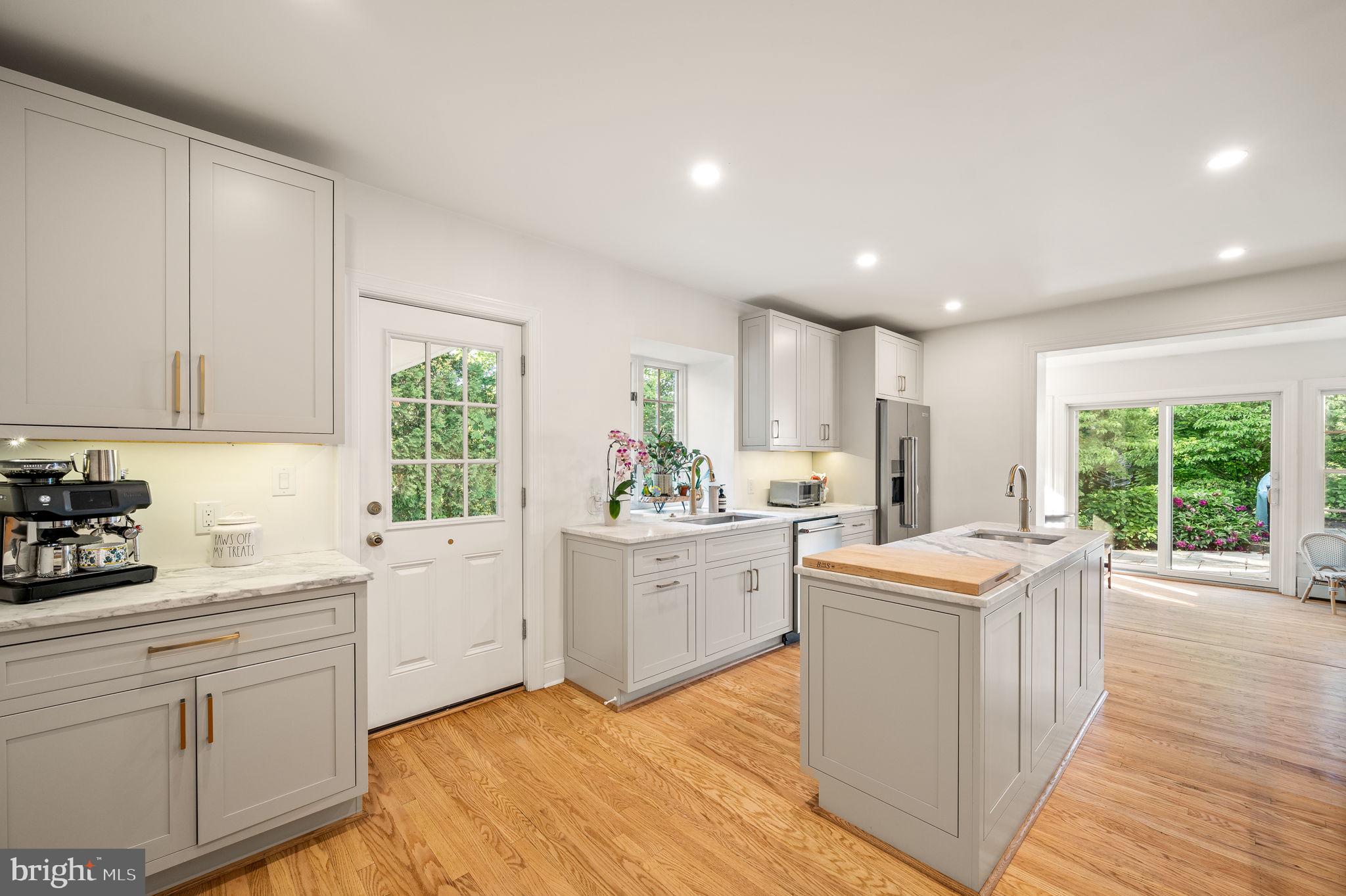 CHESTNUT HILL - Residential