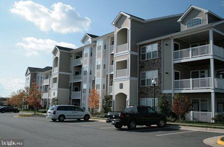 Upscale,  Hard to Find - 3 Bedrooms, 2 Full Baths. All this home needs is a little cosmetic TLC. Newer Hot Water Heater and HVAC Installed recently. Open Floor plan, great natural light, nice and airy.  Gourmet Kitchen with Cherry and Granite. Super convenient location.  Stratford Club is located in the heart of Leesburg Virginia within minutes of the Dulles Greenway, Leesburg Shopping Outlets and historic downtown Leesburg.  It consists of 300 Luxury Condominium homes with the following amenities: Resort-style pool, State-of-the-art fitness center, Clubhouse with billiards, bar, and flat-screen TVs, Lounge areas with plasma TV and fireplace, Business center, Gated Community, Picnic pavilion, Outdoor barbeque, Beautifully landscaped walkways, and ample parking. #208 on Second Floor.