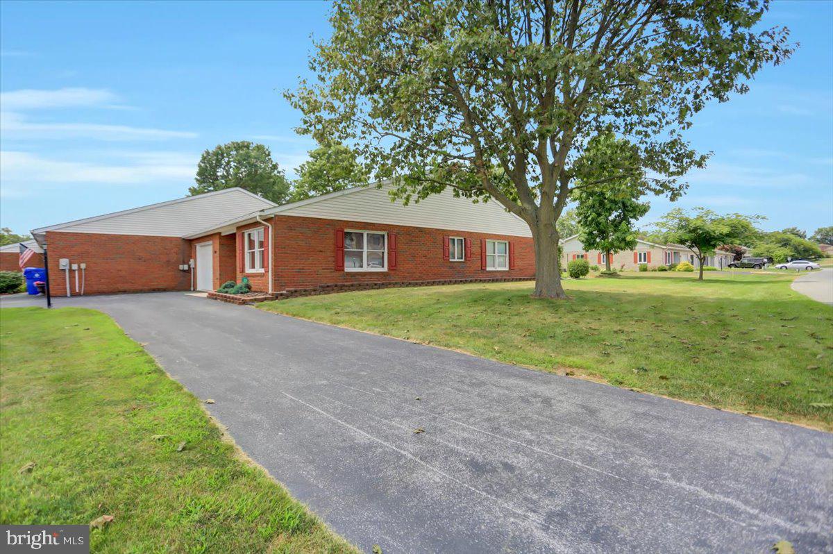 Looking for a lovely  (and completely move-in) place on one level?  Make sure to schedule your personal tour to truly appreciate all the perks that this  gem has to offer. Some of the great features  (besides the convenient location) are a bright kitchen (LOTS OF NATURAL LIGHT!) with a great size living room, 2 spacious bedrooms with walk-in closets, 2 full baths, laundry room off the hallway, 1 car garage and an extra storage room off of your private back porch from which you can decompress sipping on coffee while reading your favorite novel! Call for more details!