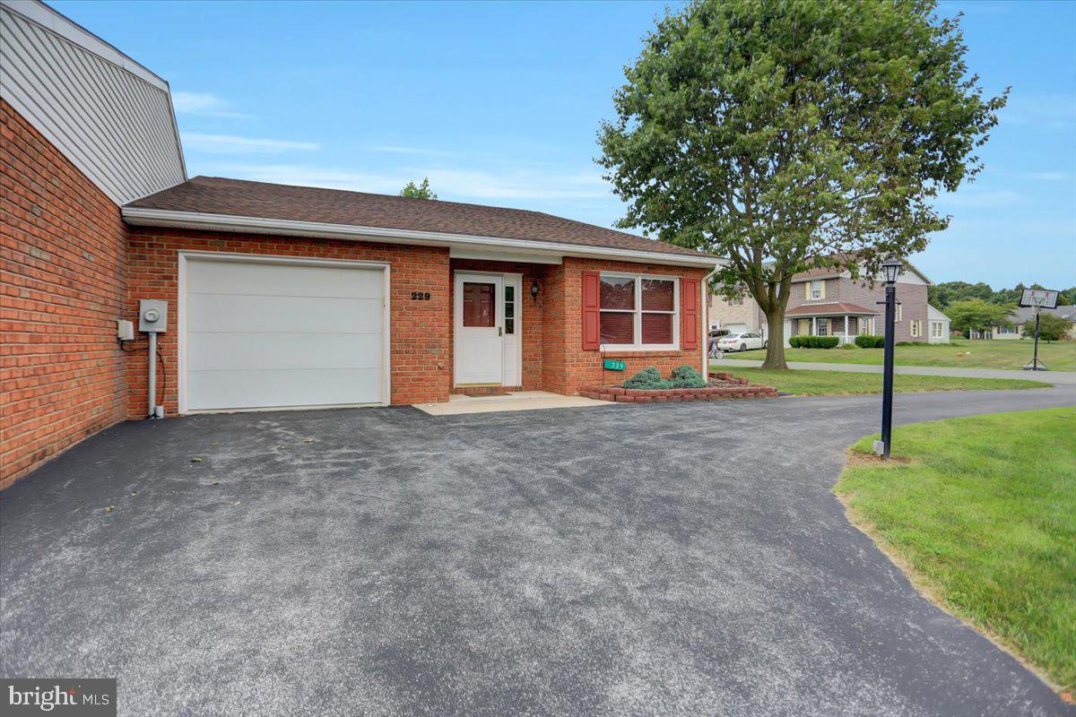 MEADOWBROOK - Residential