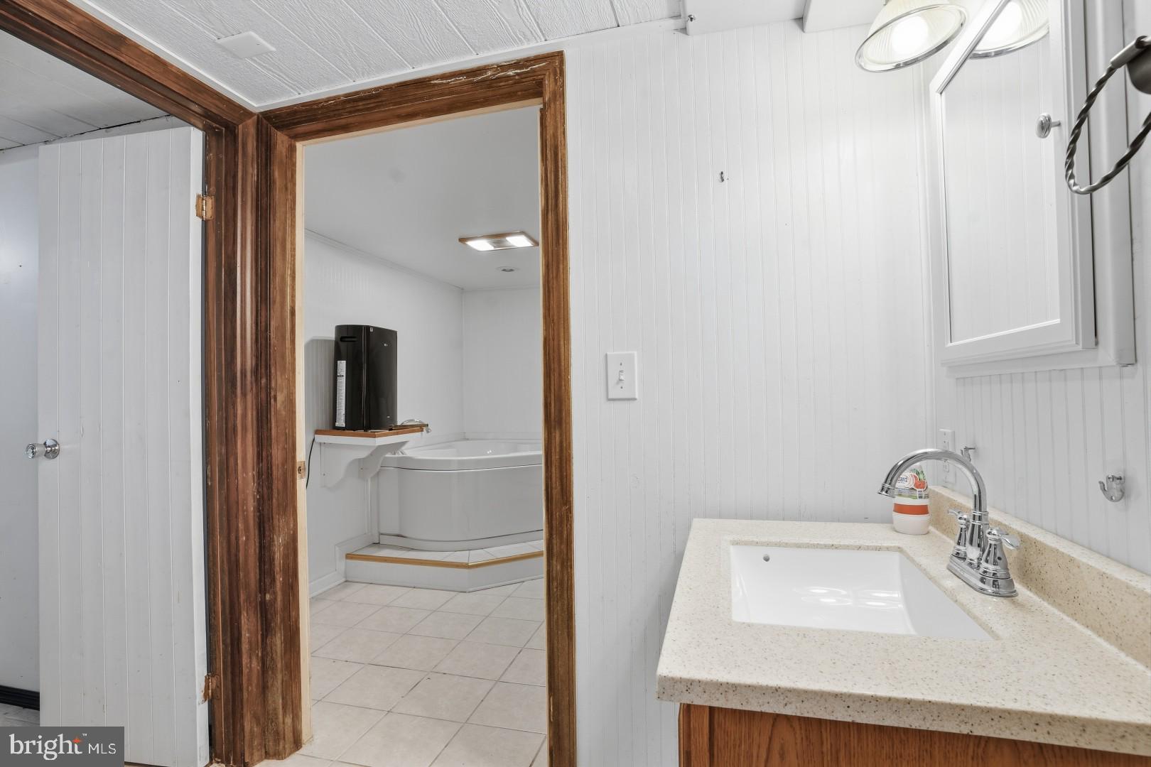 TANGLEWOOD LAKES - Residential