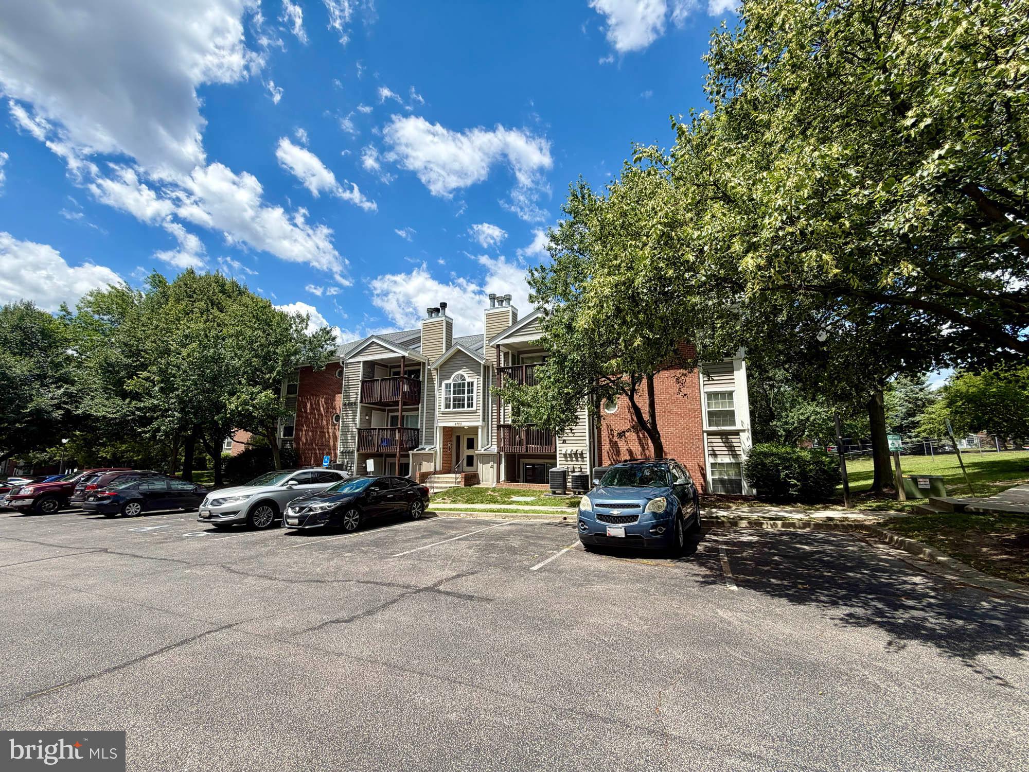CROMWELL FOUNTAIN - Residential
