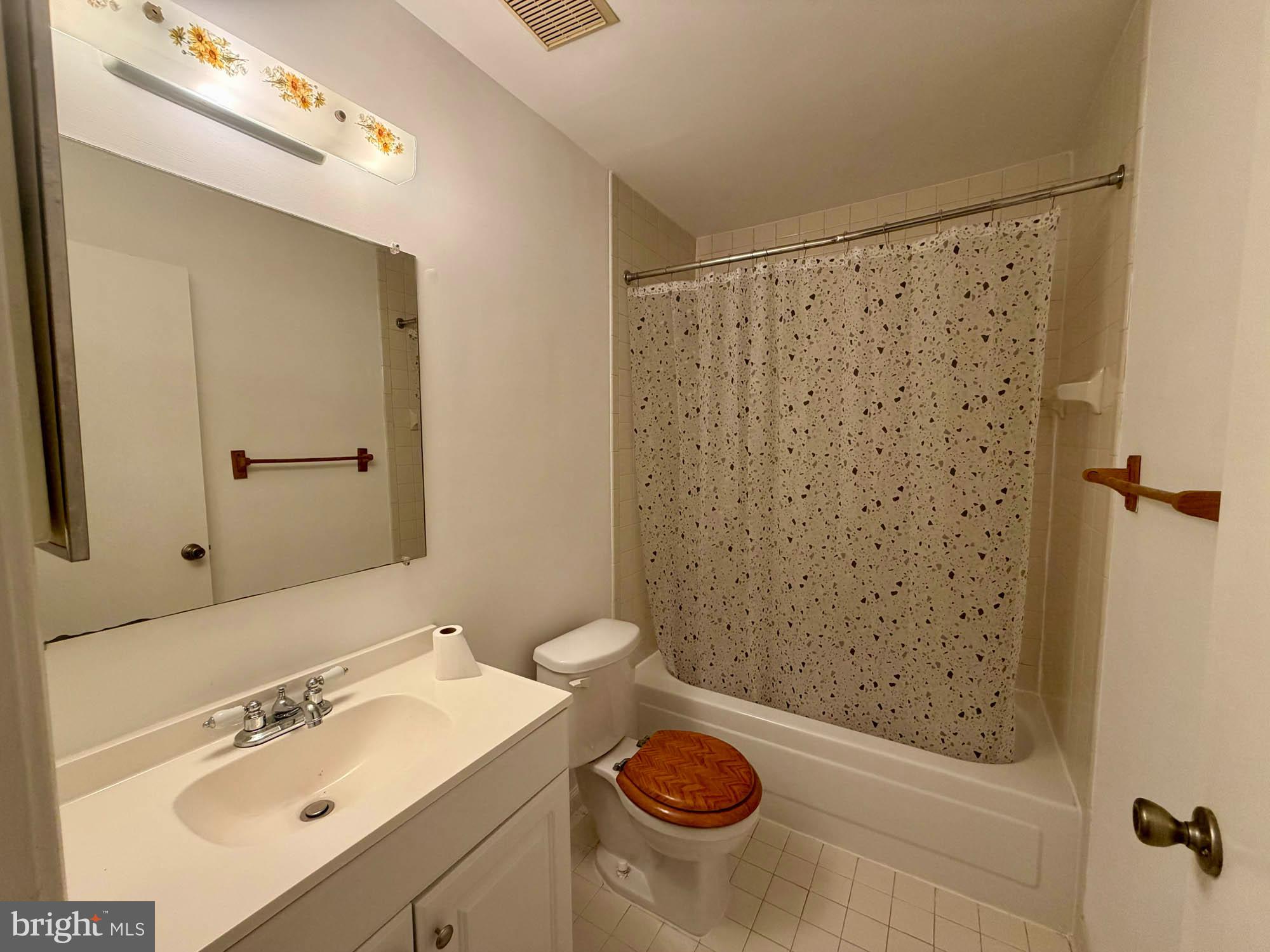 CROMWELL FOUNTAIN - Residential