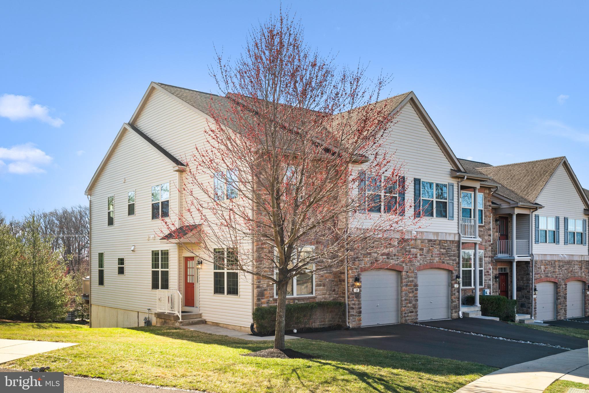 EMERALD WALK - Residential