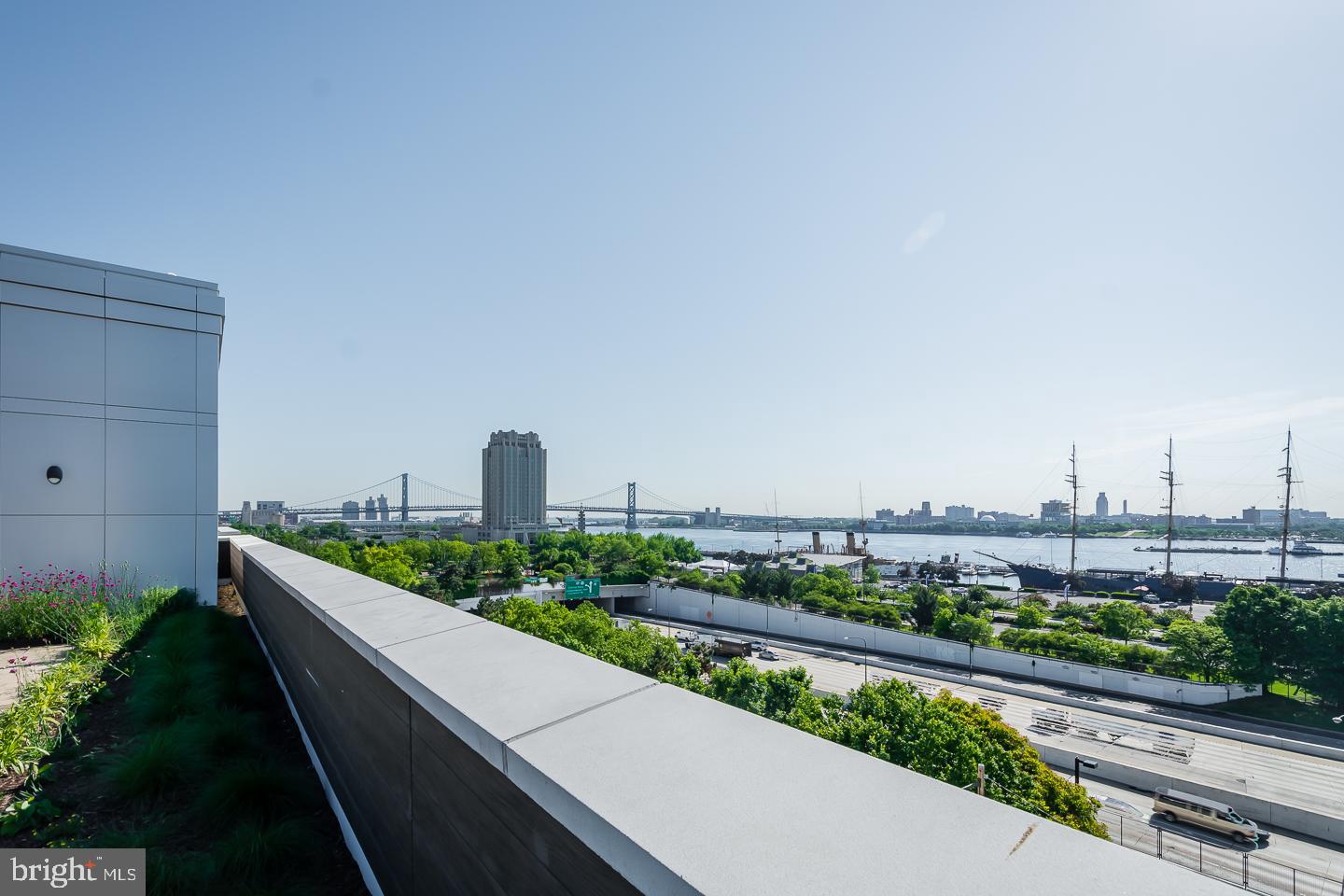 SOCIETY HILL - Residential