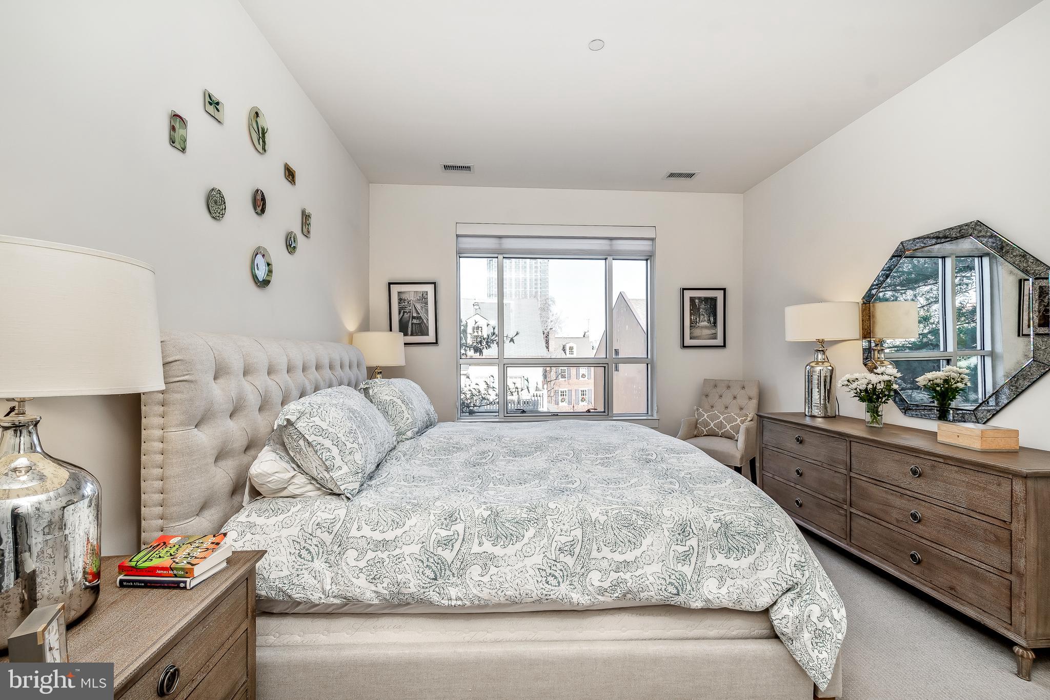 SOCIETY HILL - Residential