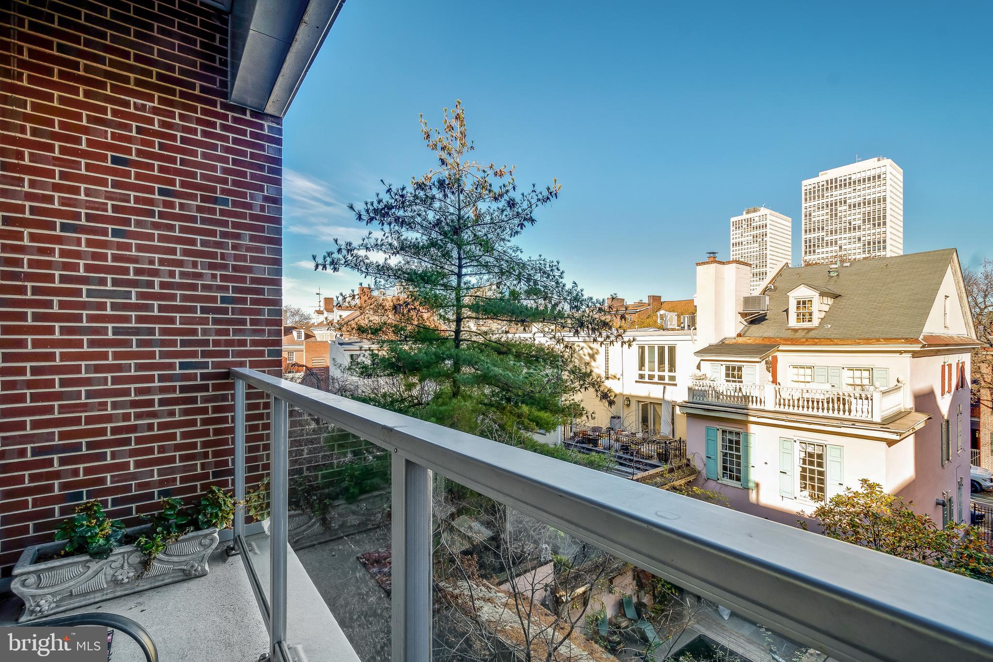 SOCIETY HILL - Residential