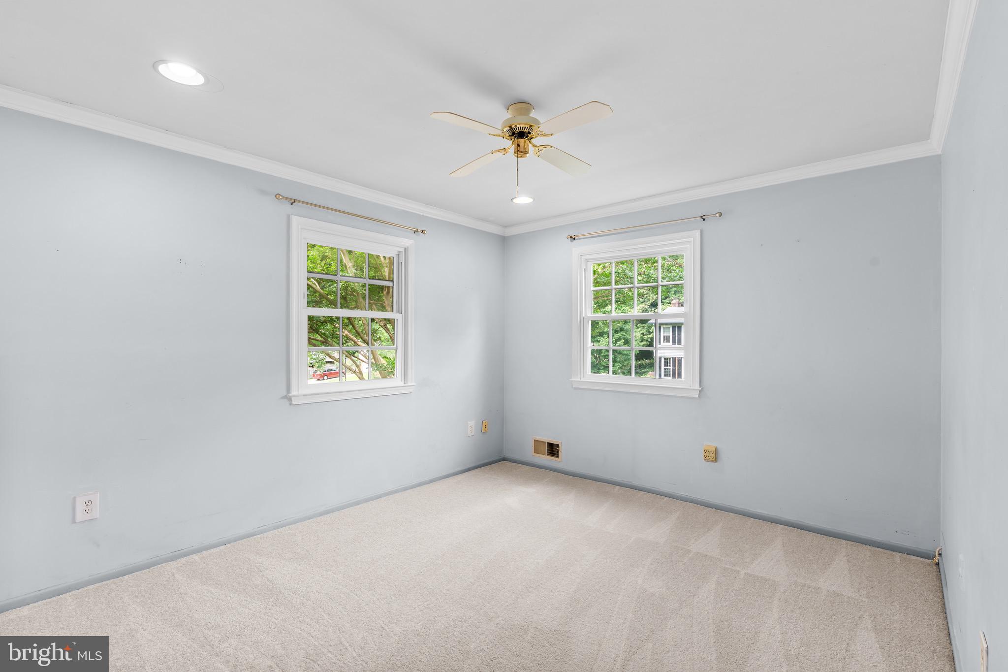 COUNTRY CLUB VIEW - Residential