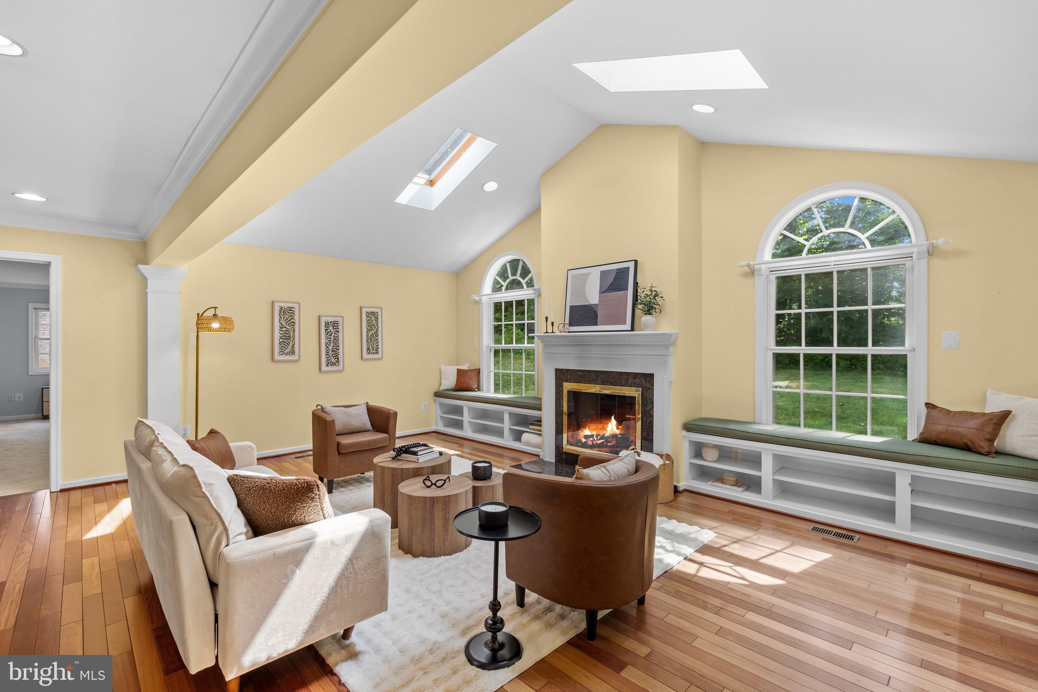COUNTRY CLUB VIEW - Residential