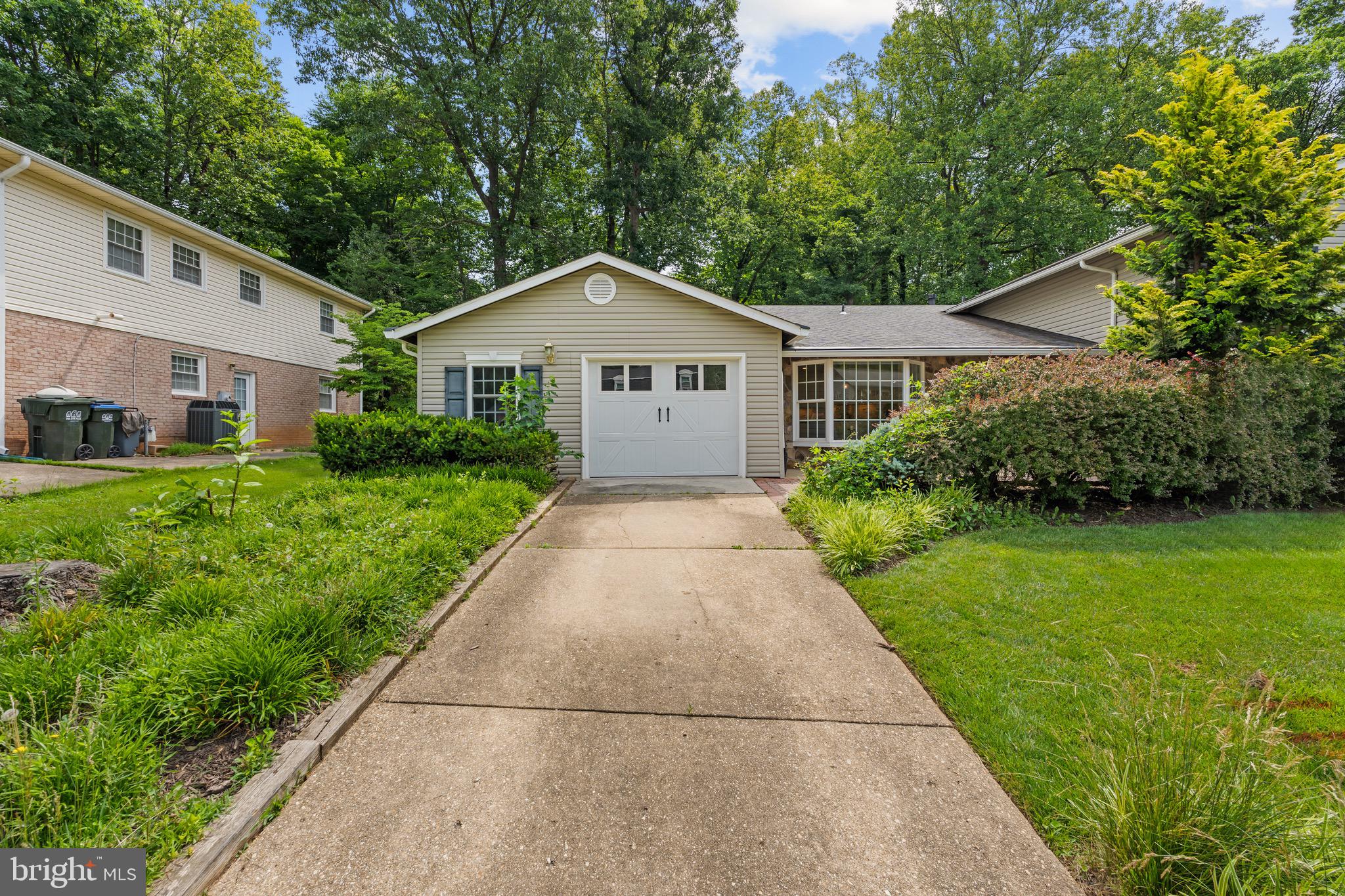 COUNTRY CLUB VIEW - Residential