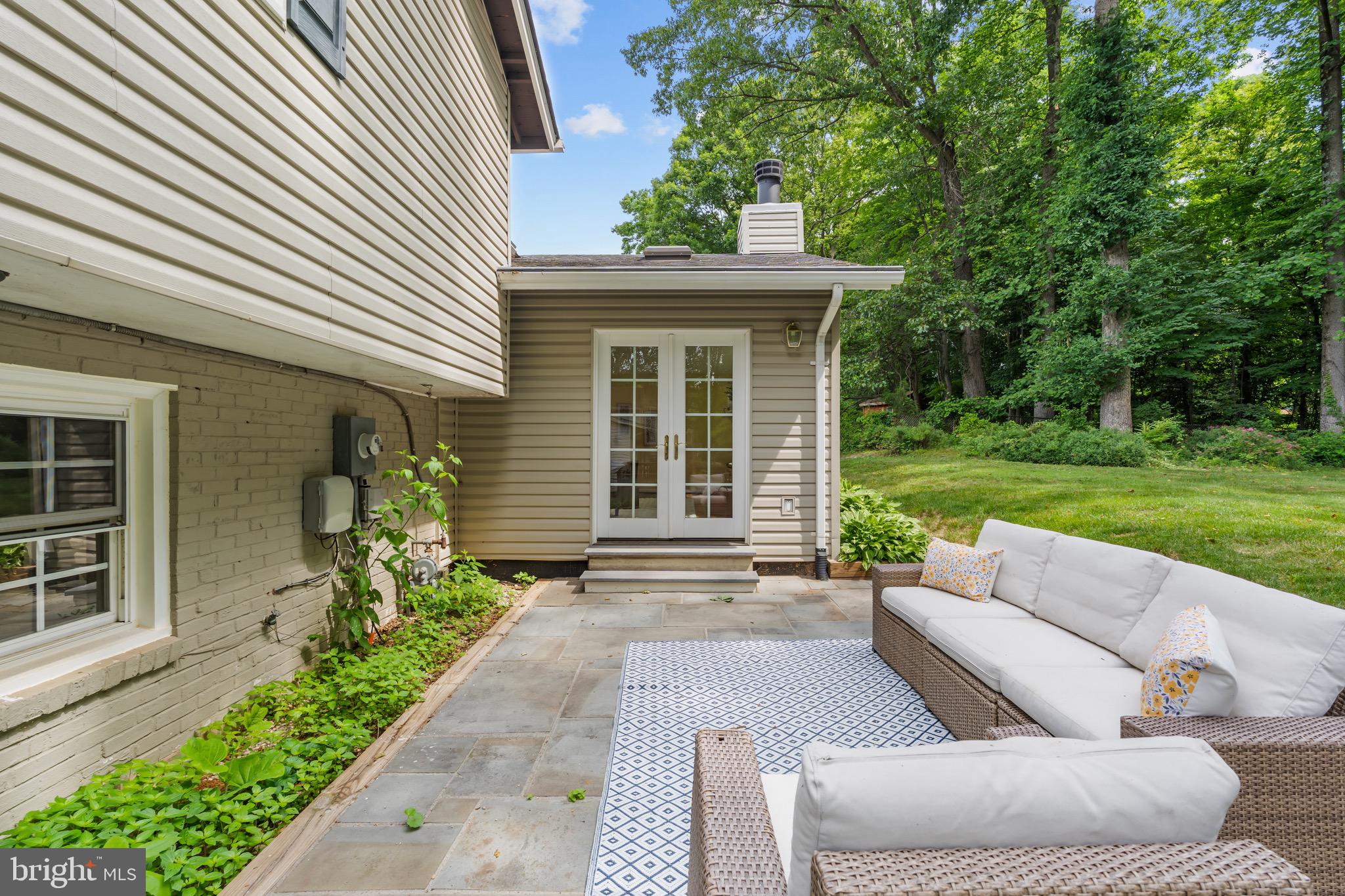 COUNTRY CLUB VIEW - Residential