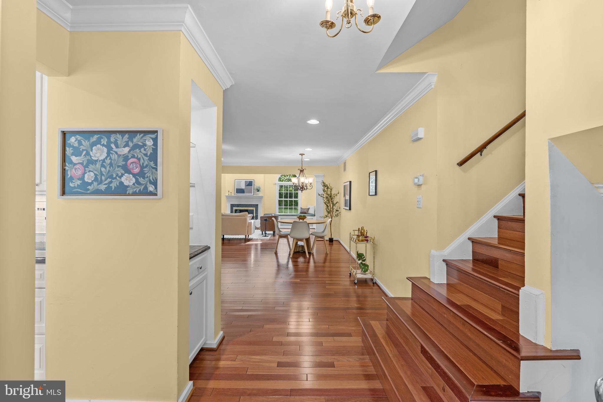 COUNTRY CLUB VIEW - Residential