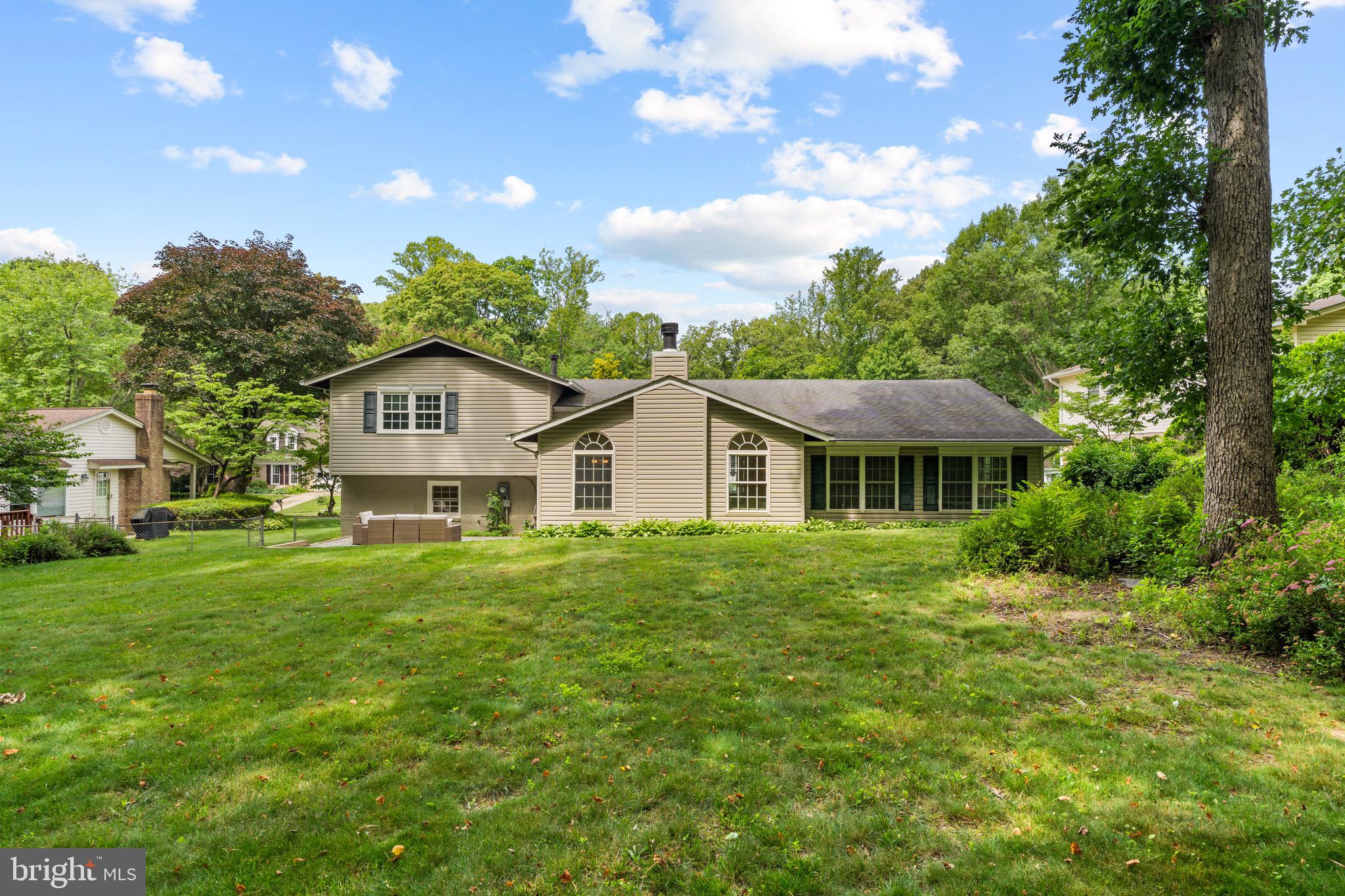 COUNTRY CLUB VIEW - Residential