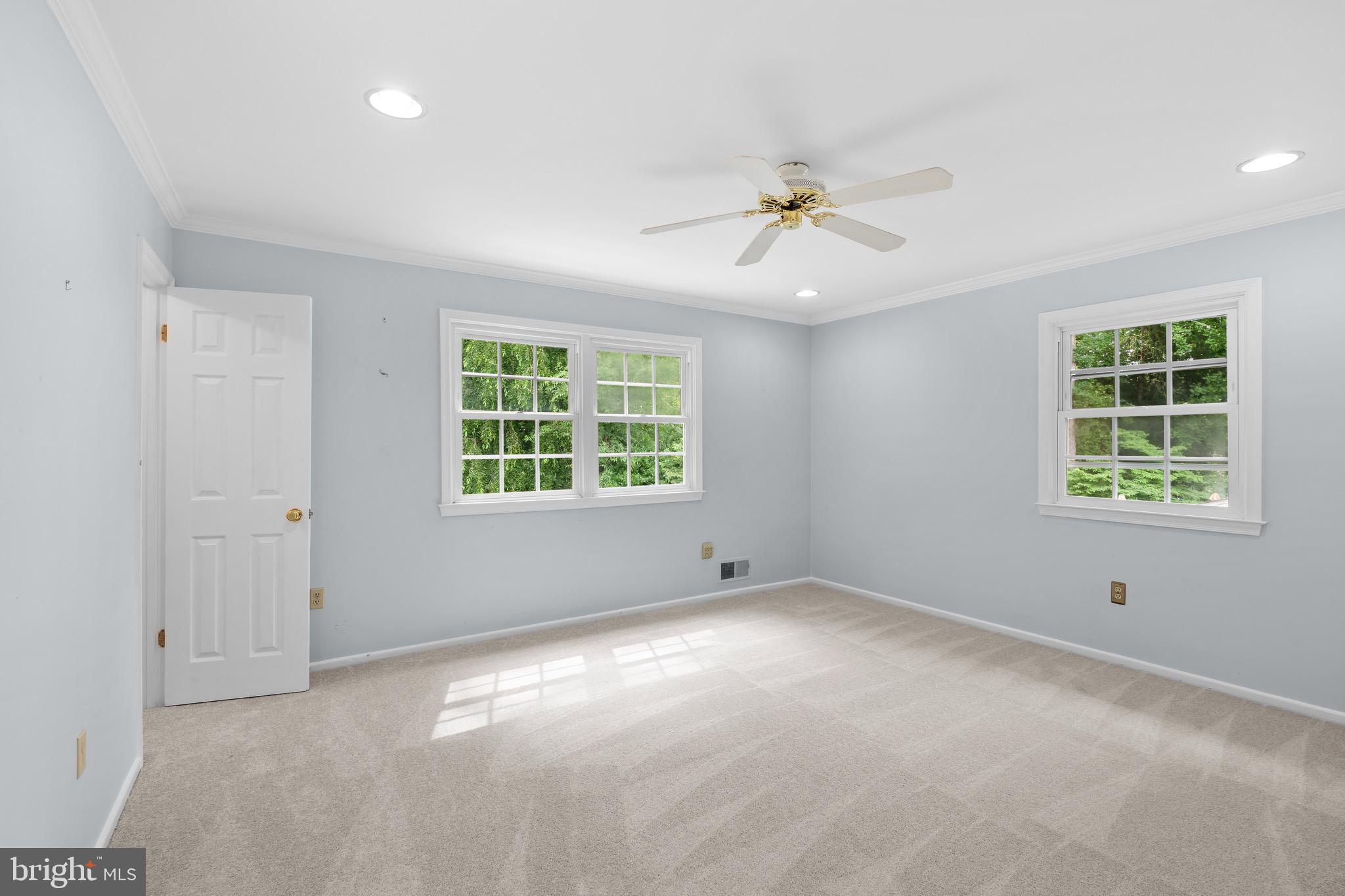 COUNTRY CLUB VIEW - Residential