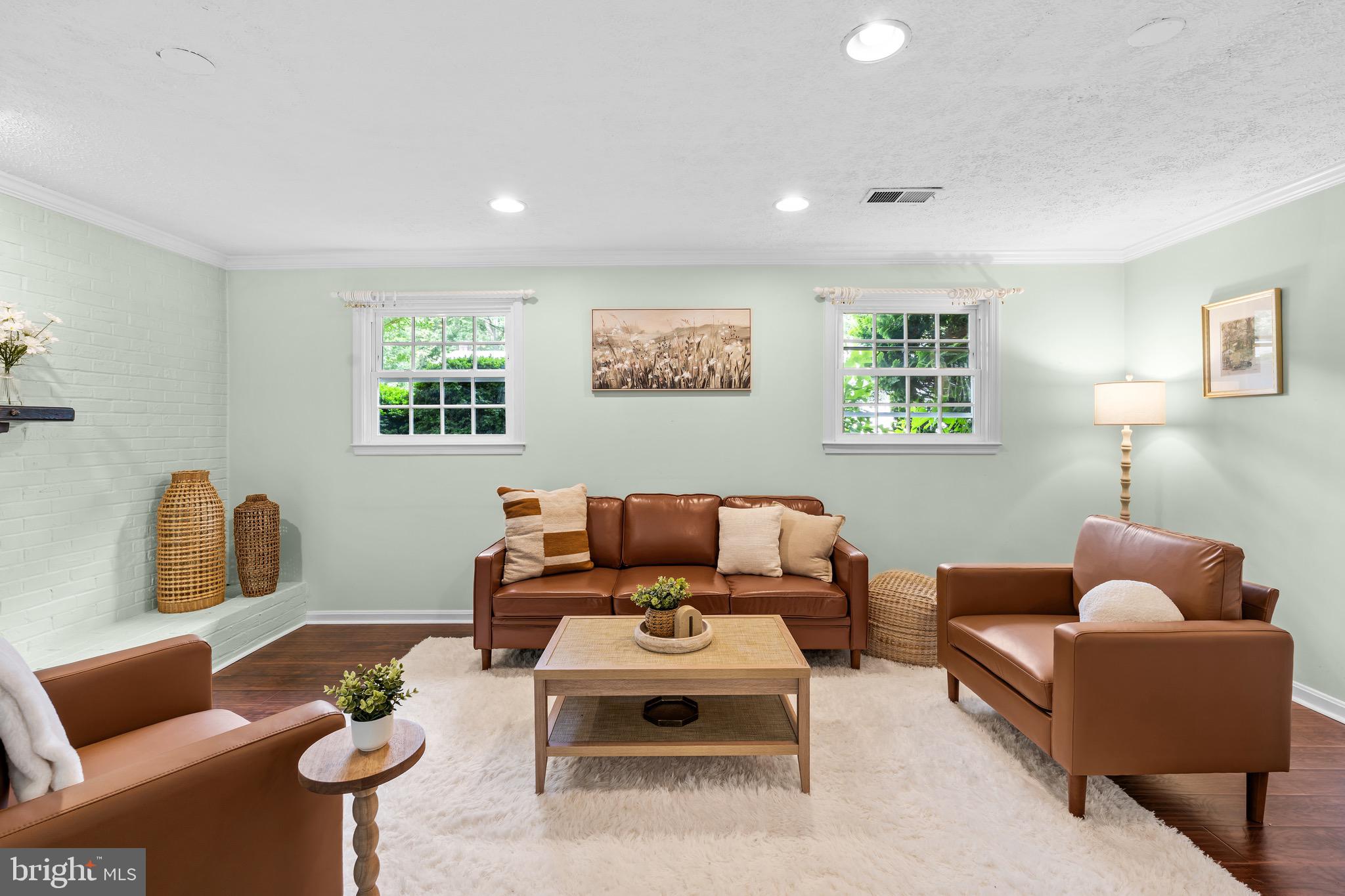 COUNTRY CLUB VIEW - Residential