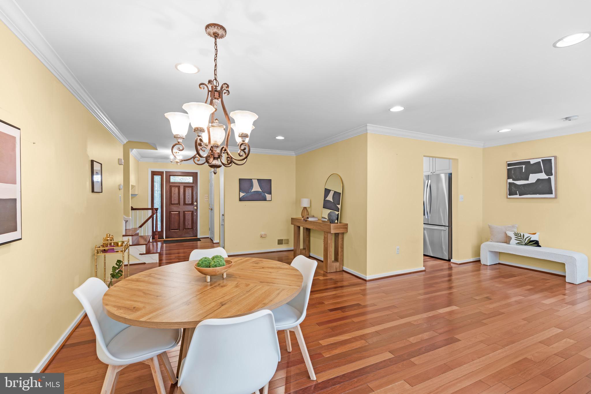 COUNTRY CLUB VIEW - Residential