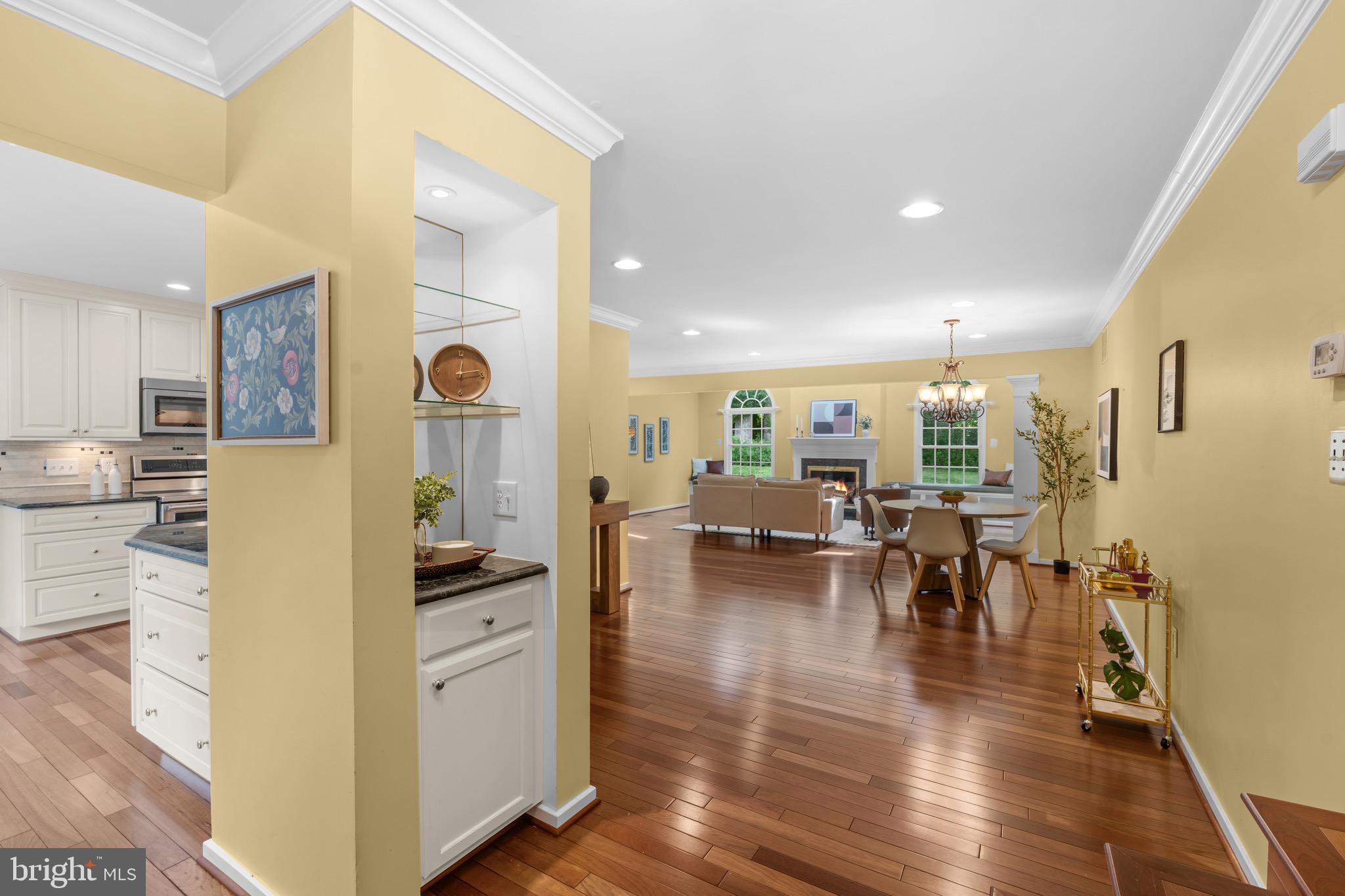 COUNTRY CLUB VIEW - Residential
