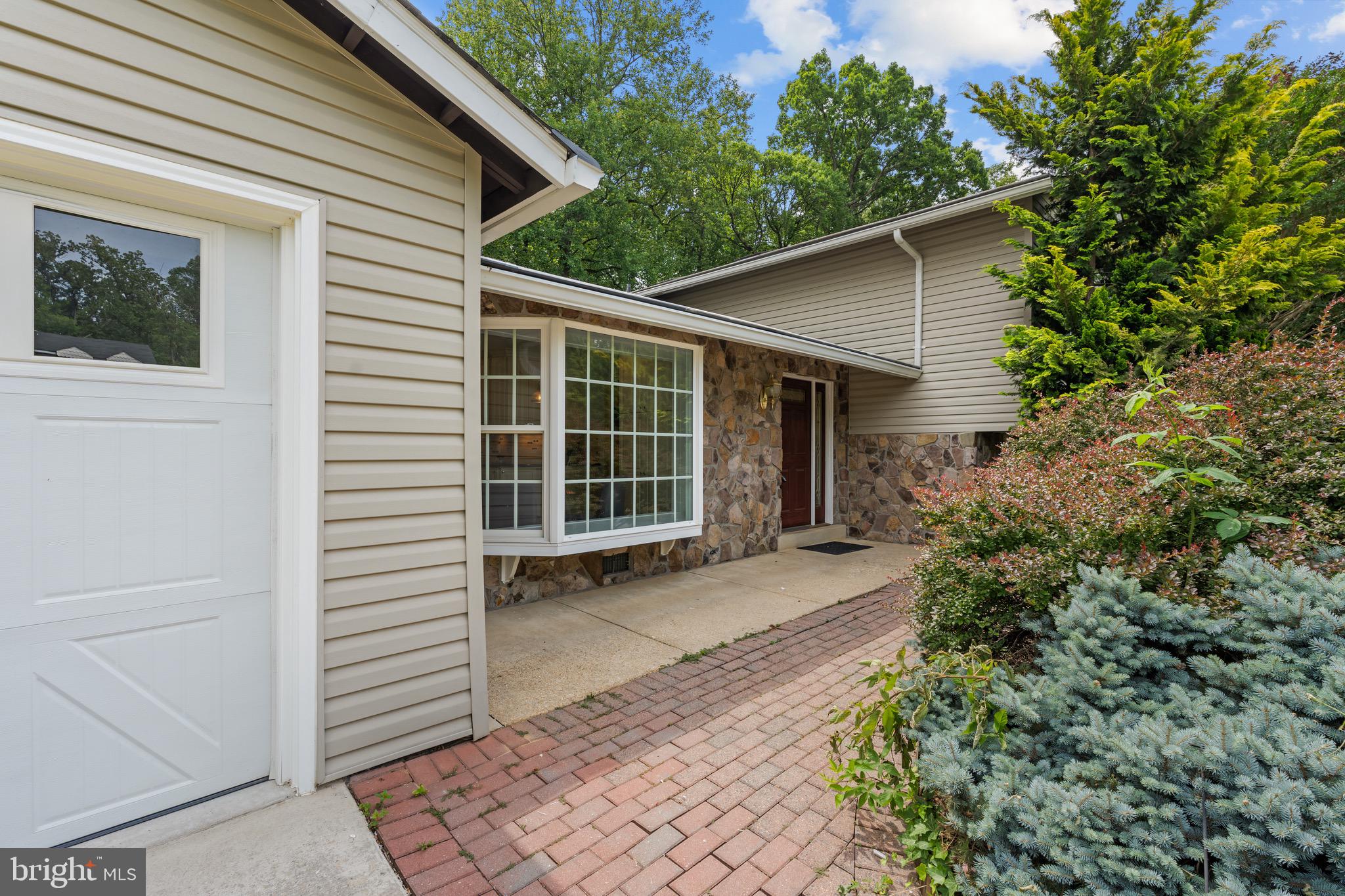 COUNTRY CLUB VIEW - Residential