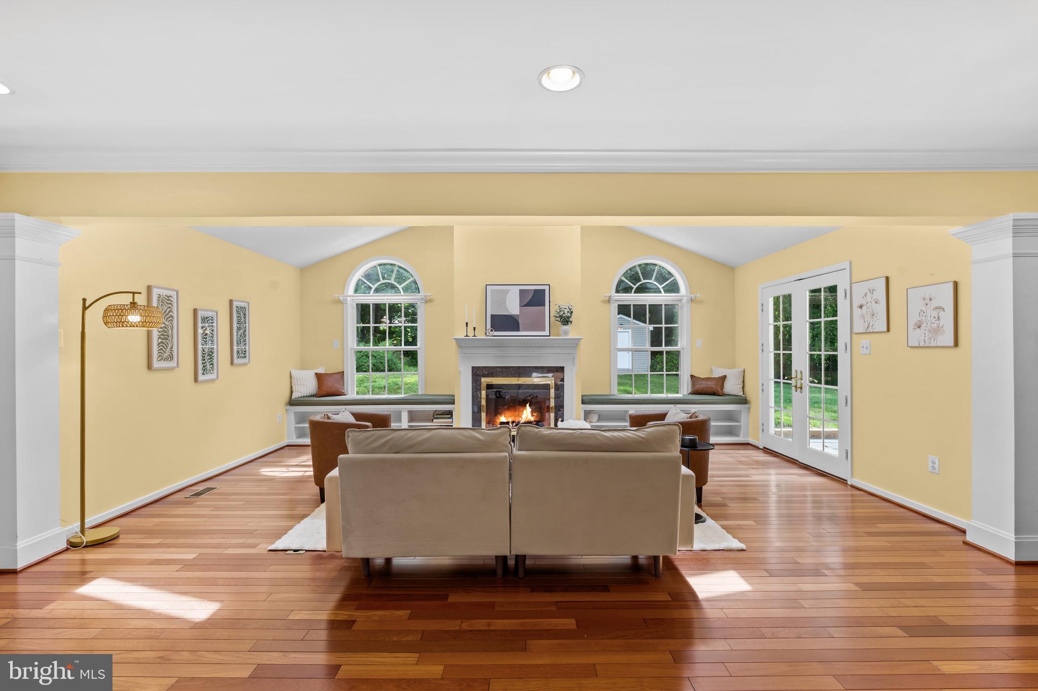 COUNTRY CLUB VIEW - Residential
