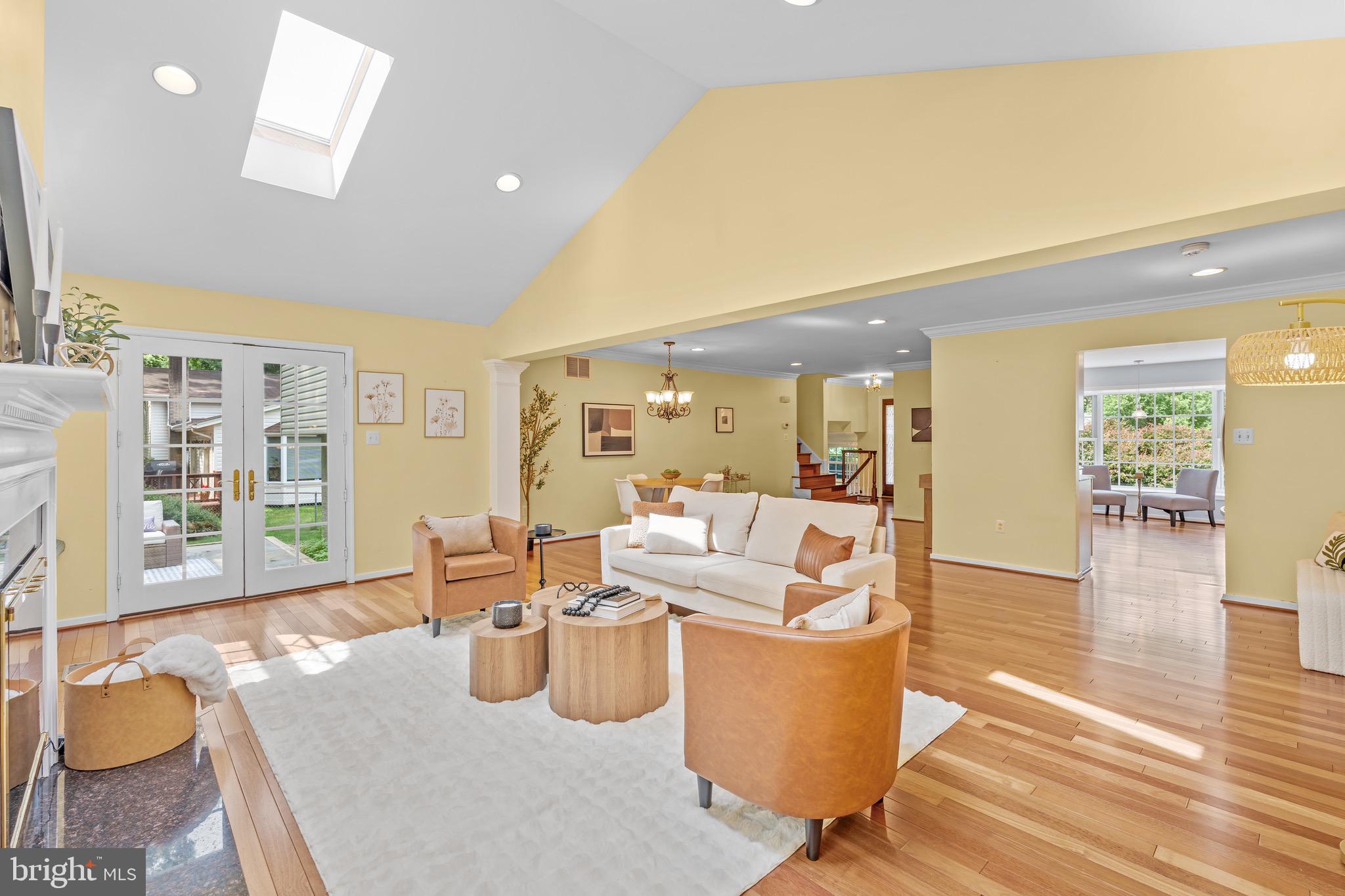 COUNTRY CLUB VIEW - Residential
