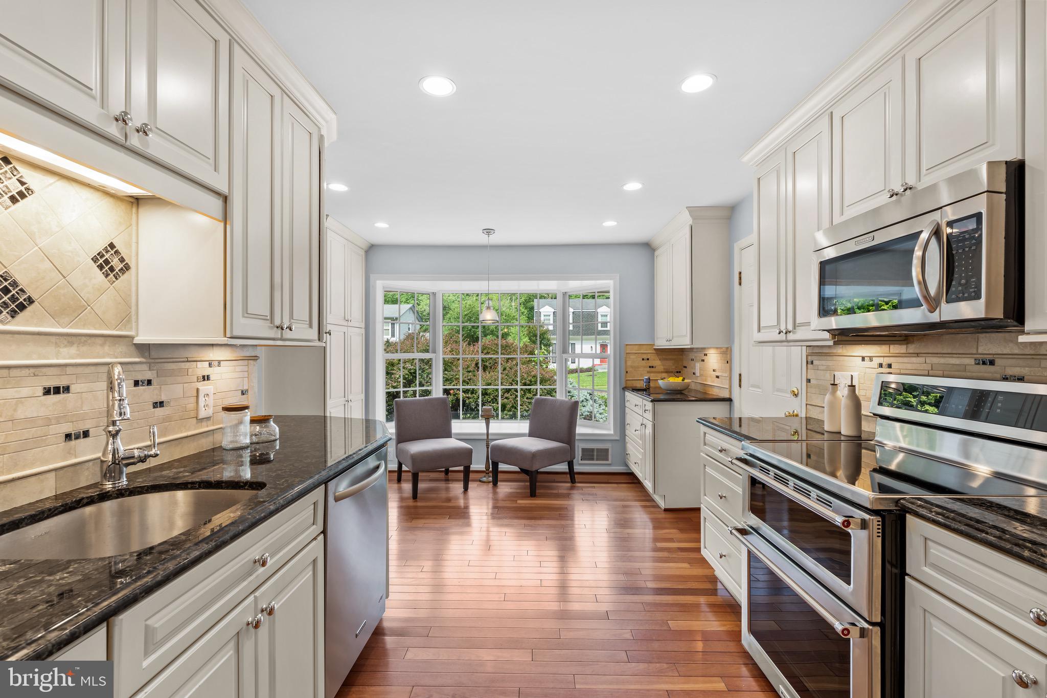 COUNTRY CLUB VIEW - Residential
