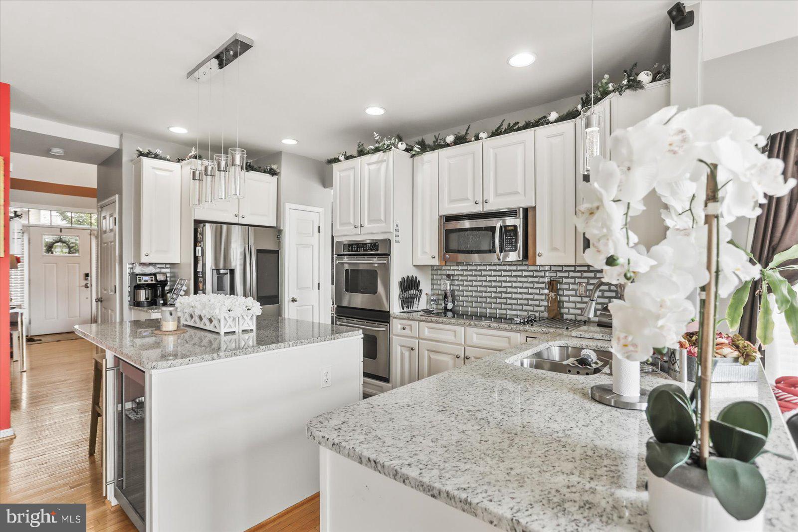 BROWNSTONE MANOR - Residential