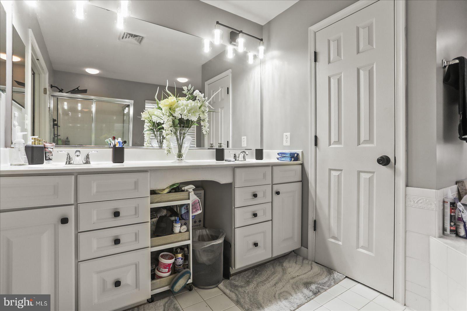 BROWNSTONE MANOR - Residential