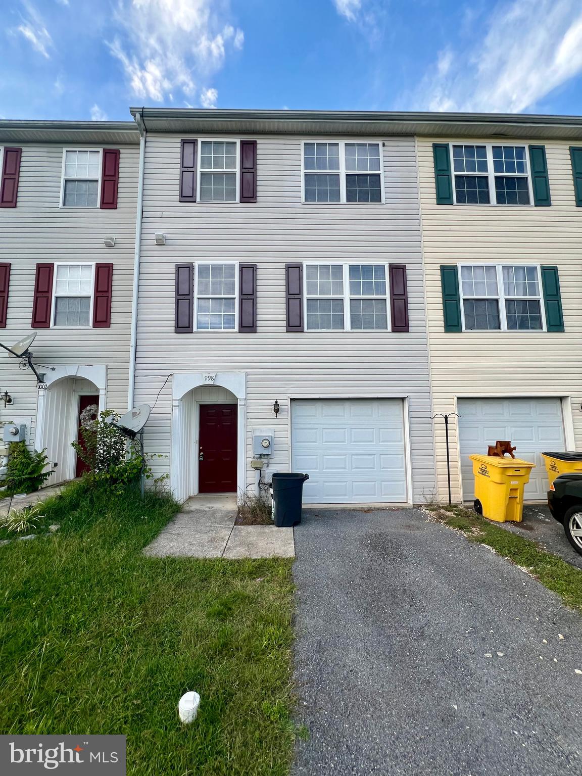 This 3-level townhome has a fully finished basement and offers 3 bedrooms/ 2 full baths/ 2 half baths. Brand new carpet and LVP floors on the 2nd and 3rd levels. Freshly painted! A Kitchen/dining combo opens up to the naturally, well lit, family room and there is a deck off of the kitchen. The huge master bedroom offers a private bath. 

A bonus room that could also function as a 4th bedroom is located on the lower level with a 1 car garage and private driveway. 

EHO.