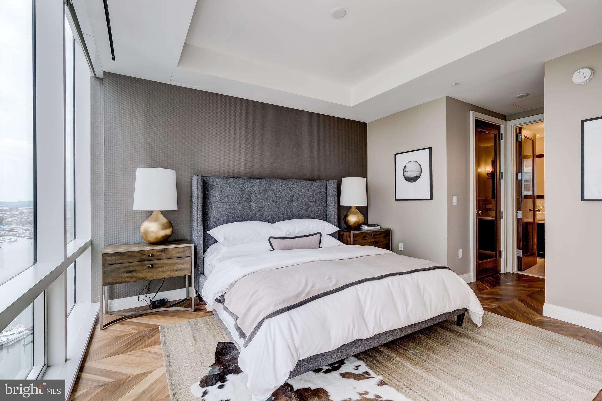 FOUR SEASONS PRIVATE RESIDENCES - Residential