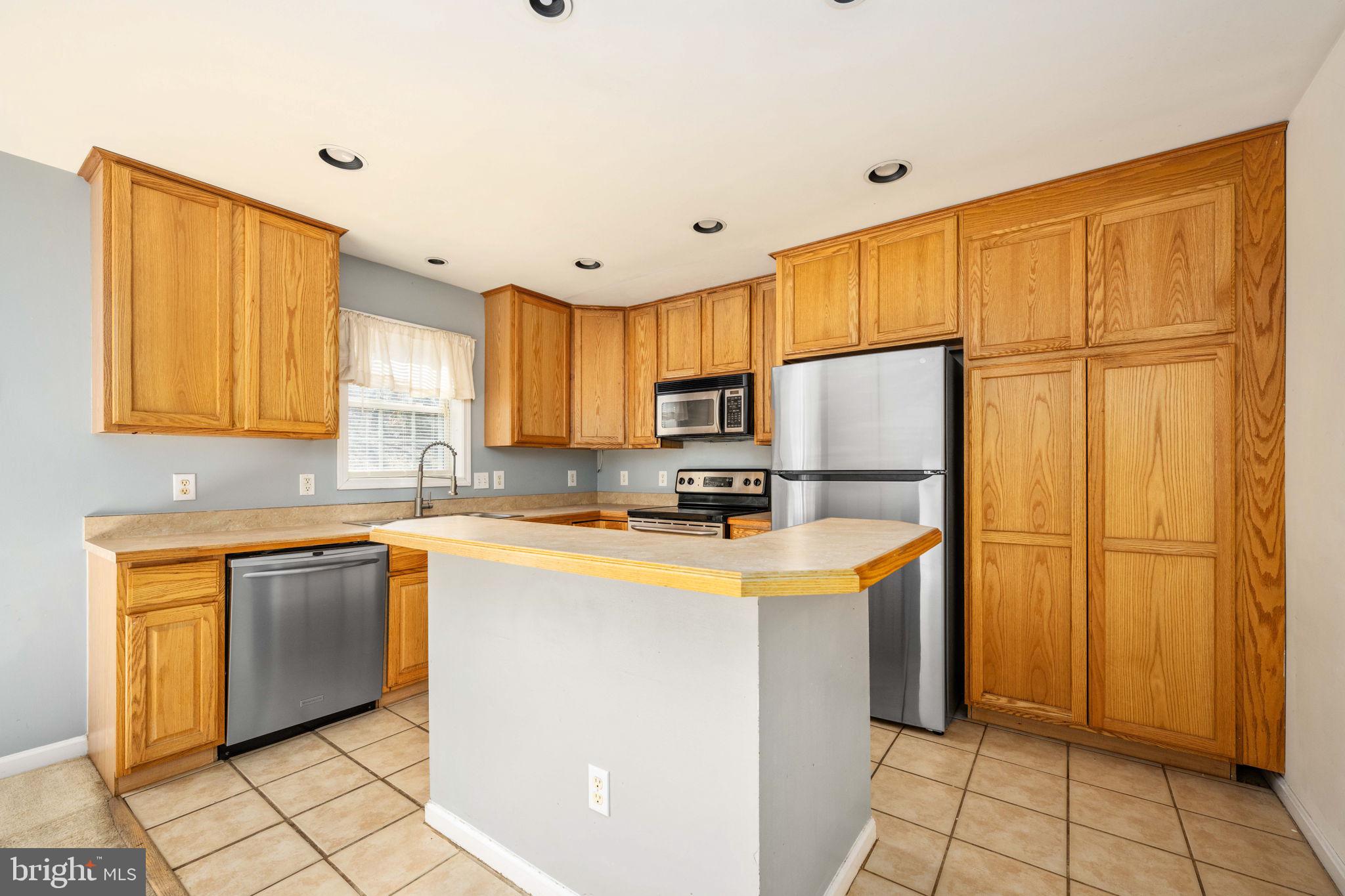 PRESIDENTIAL LAKES - Residential