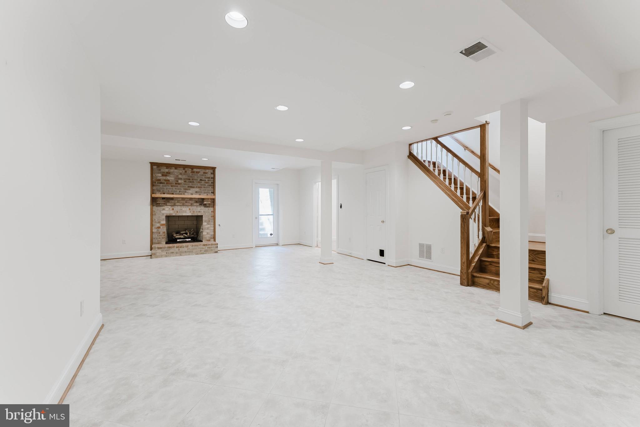 OAK MARR COURTS - Residential