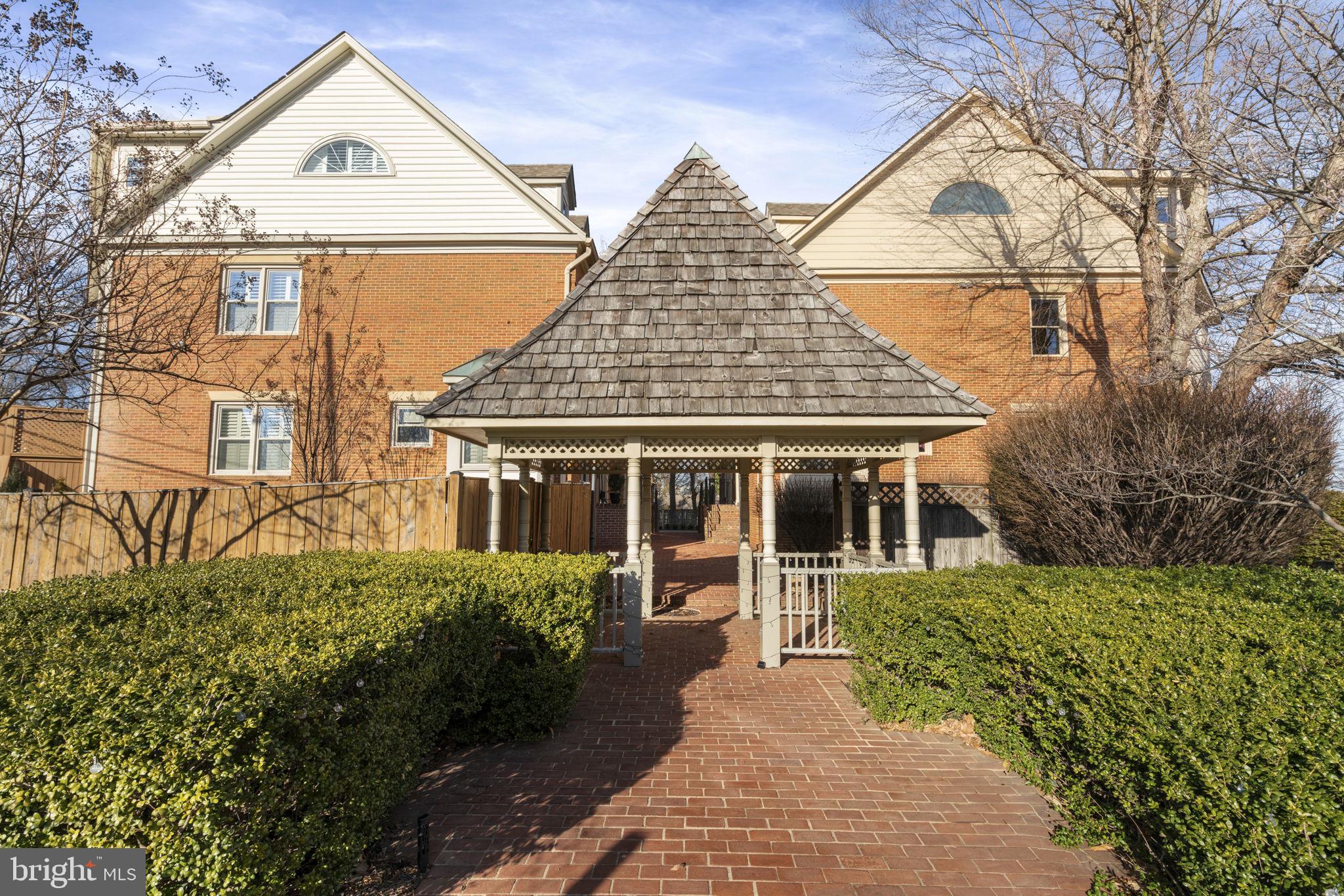 CEDAR CLUSTER TWNHSE - Residential