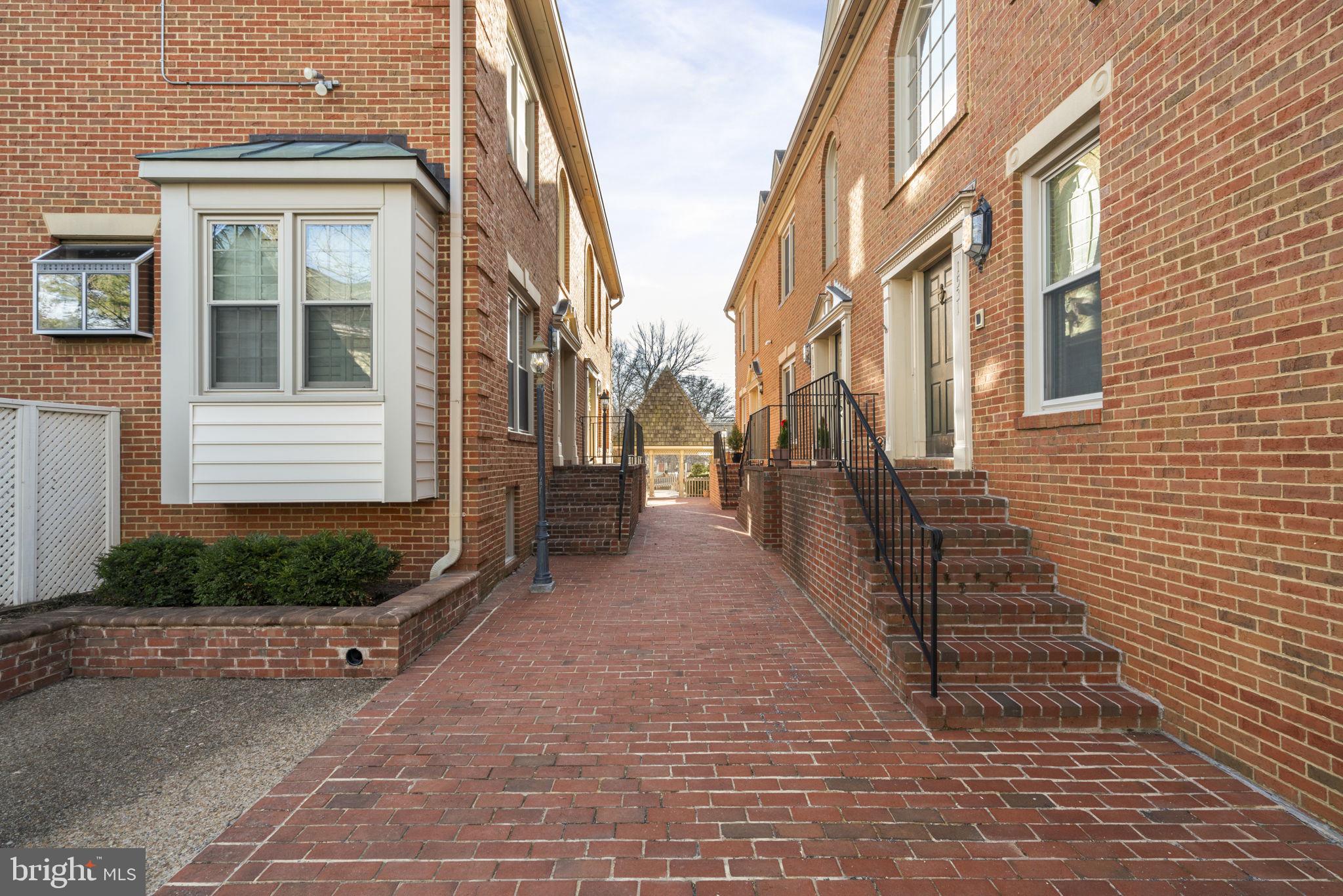 CEDAR CLUSTER TWNHSE - Residential