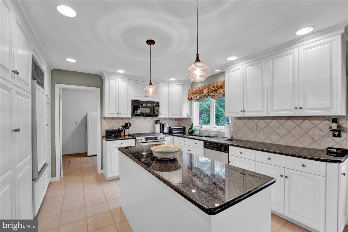 GWYN LYN - Residential