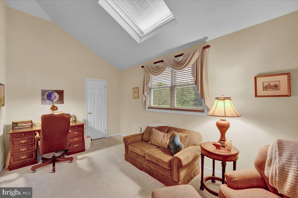 GWYN LYN - Residential