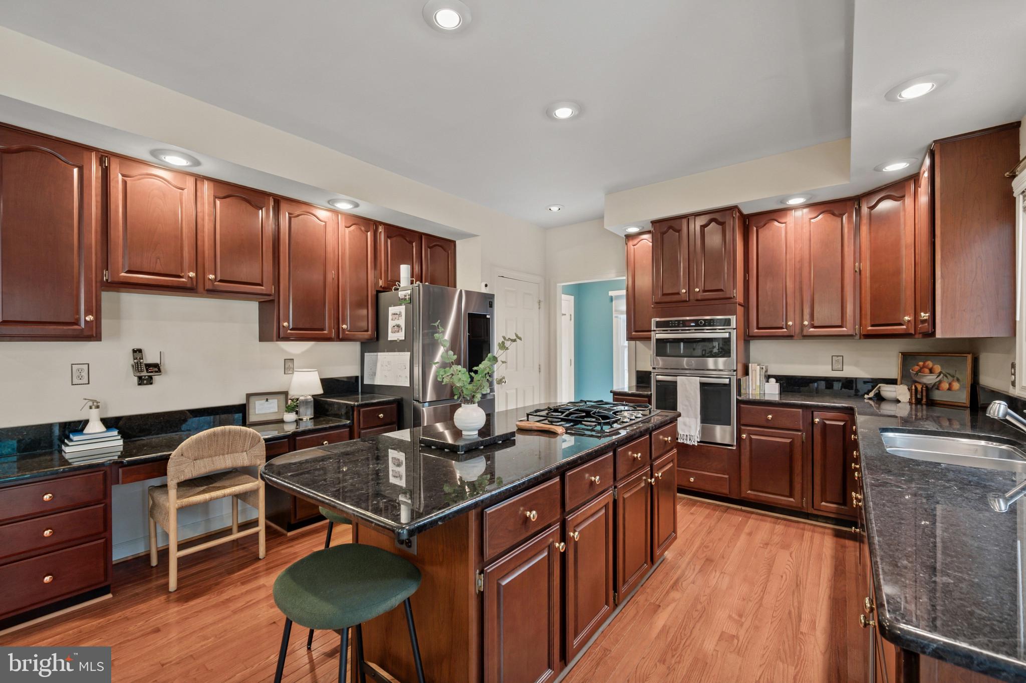 QUINCE ORCHARD KNOLLS - Residential