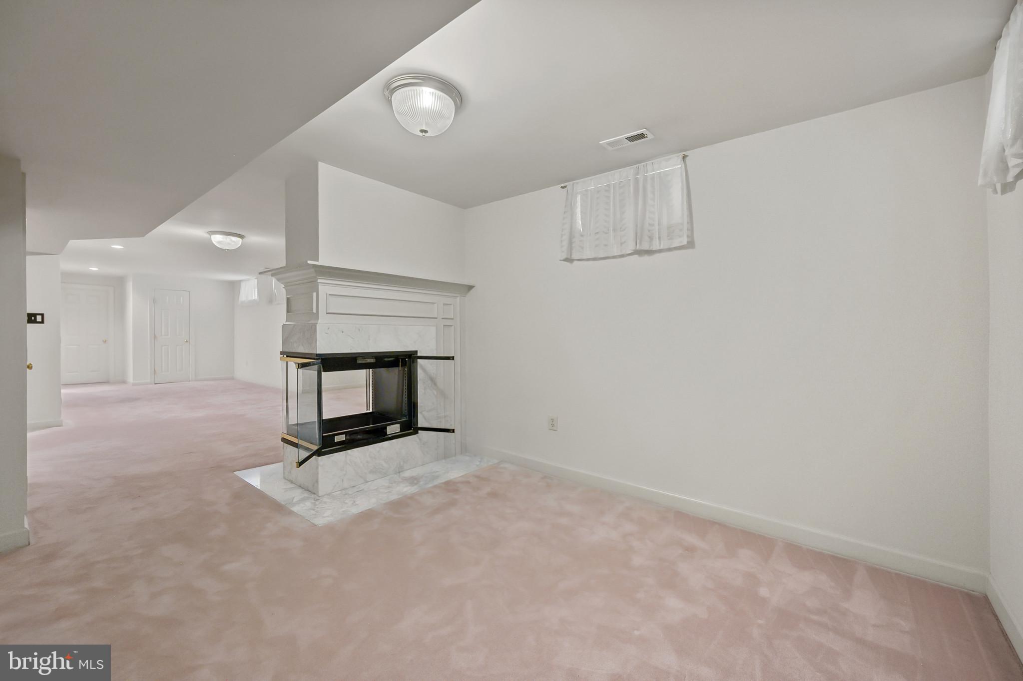 QUINCE ORCHARD KNOLLS - Residential