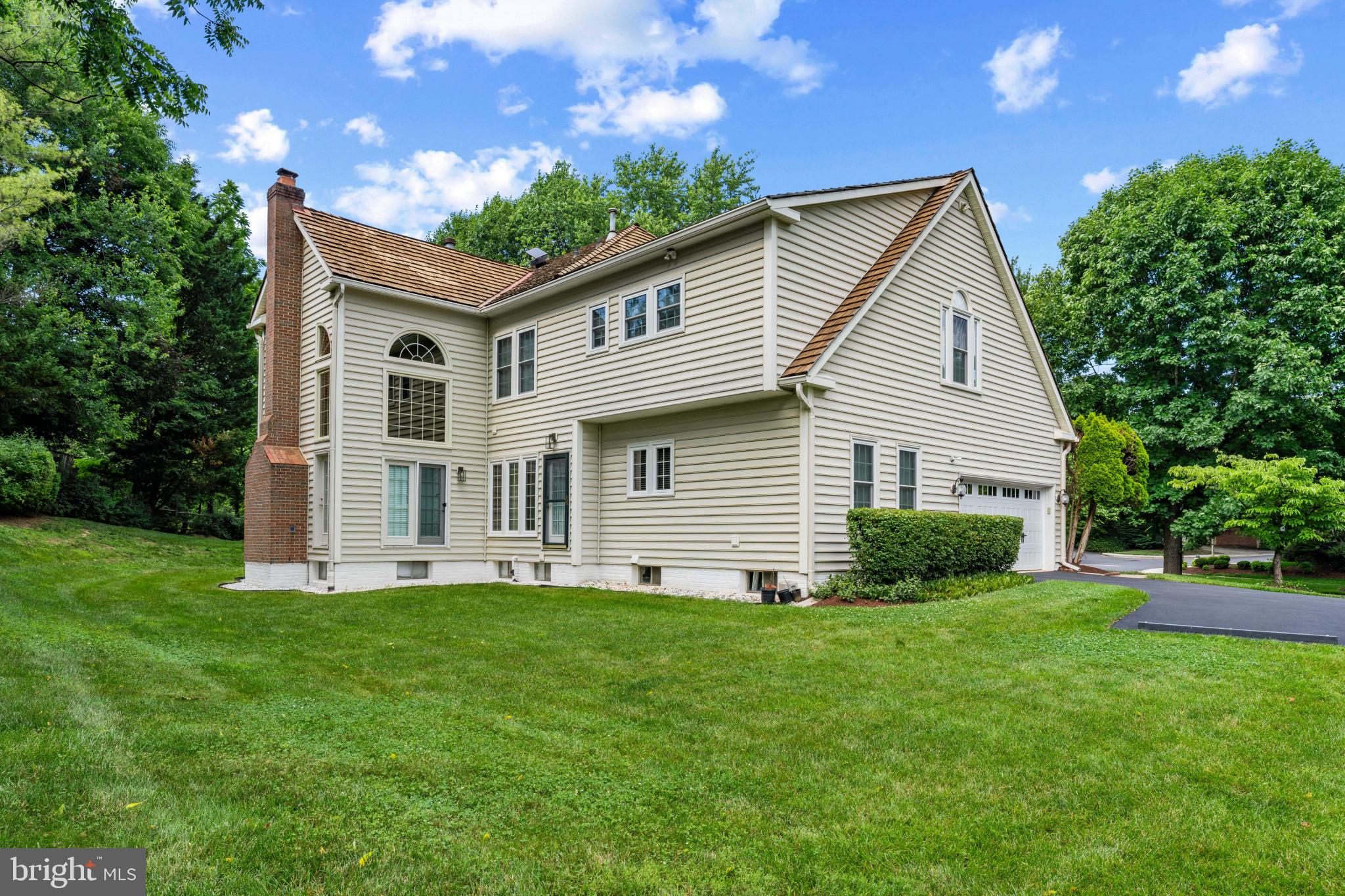 QUINCE ORCHARD KNOLLS - Residential
