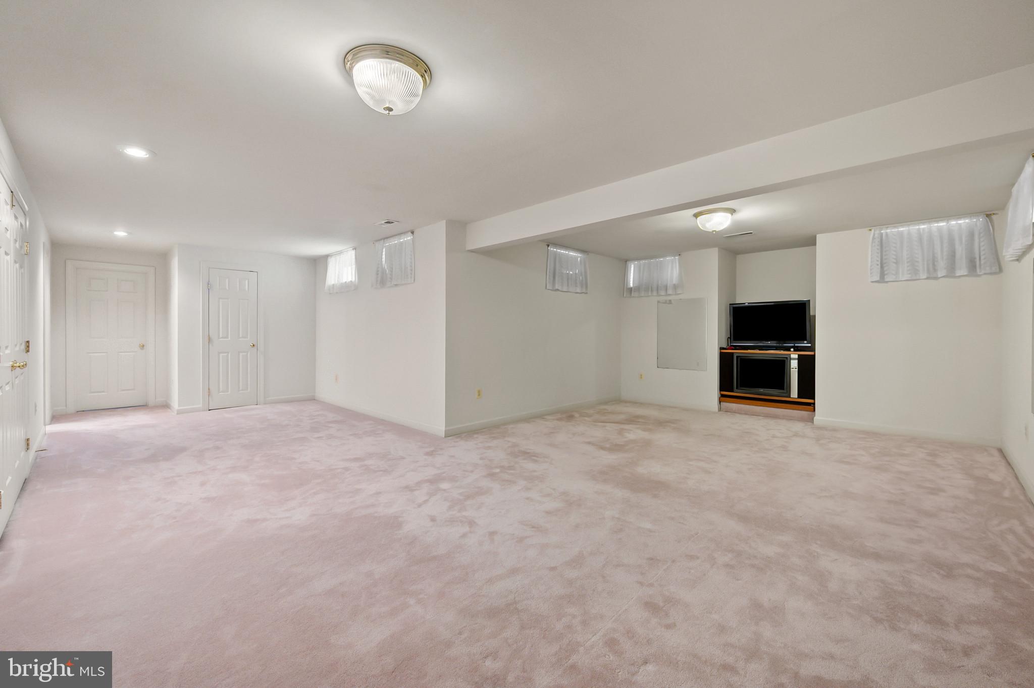 QUINCE ORCHARD KNOLLS - Residential