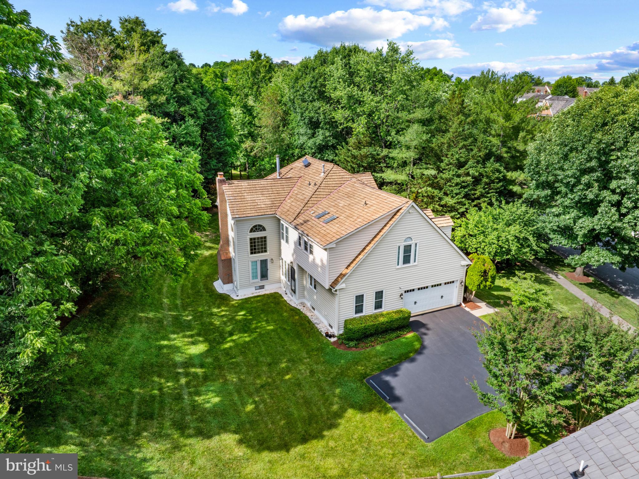 QUINCE ORCHARD KNOLLS - Residential