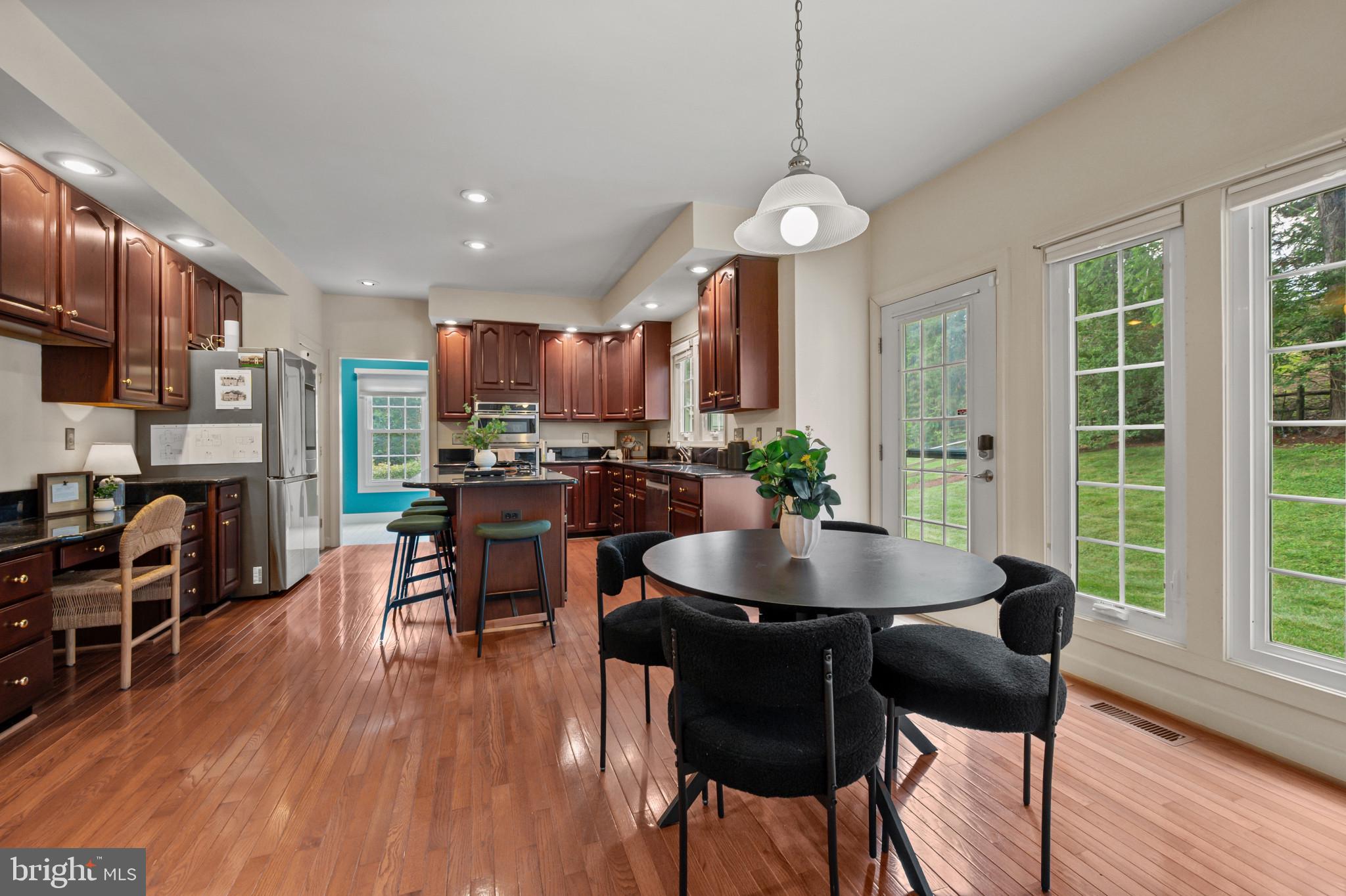 QUINCE ORCHARD KNOLLS - Residential
