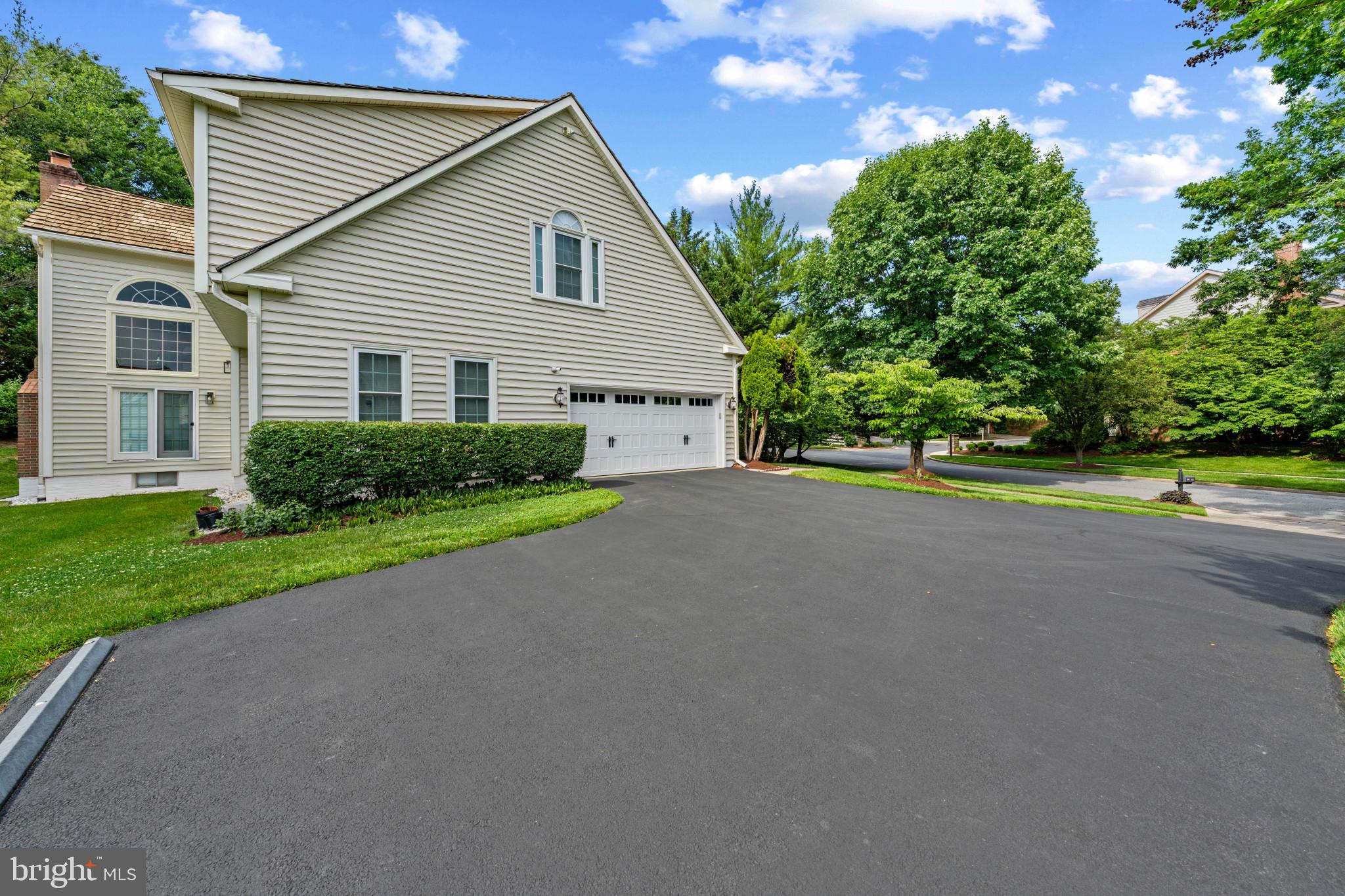 QUINCE ORCHARD KNOLLS - Residential