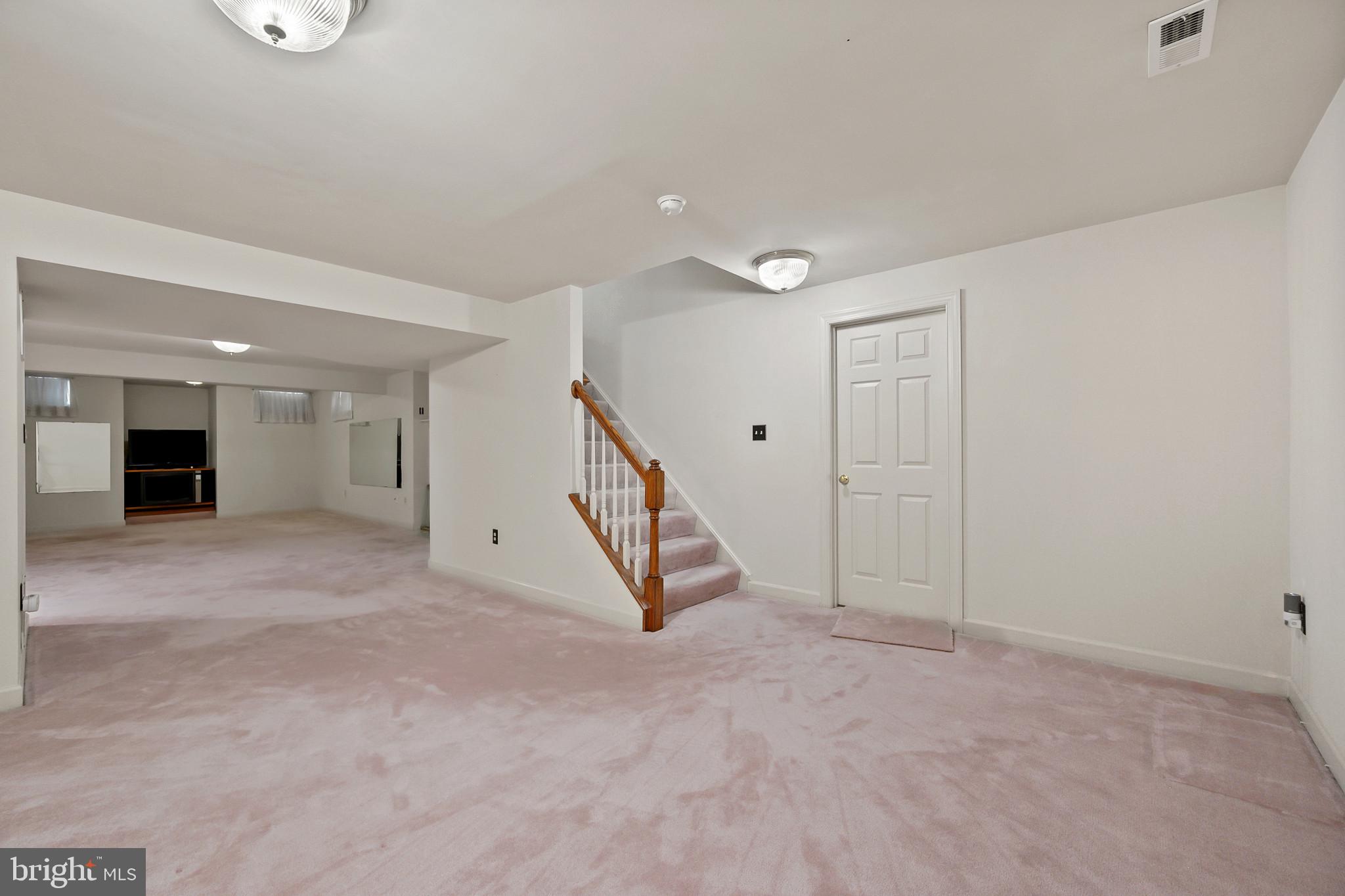 QUINCE ORCHARD KNOLLS - Residential