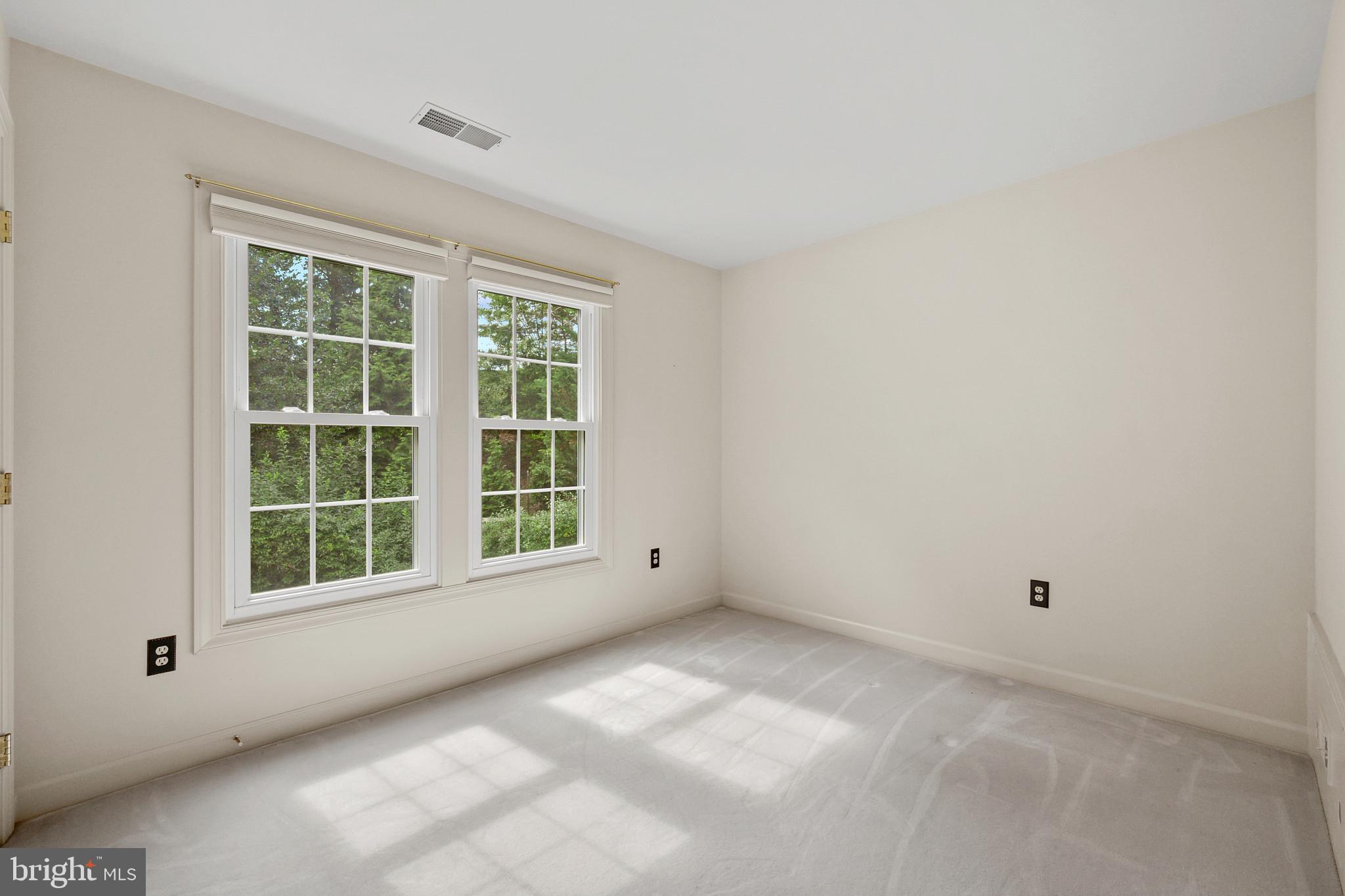 QUINCE ORCHARD KNOLLS - Residential