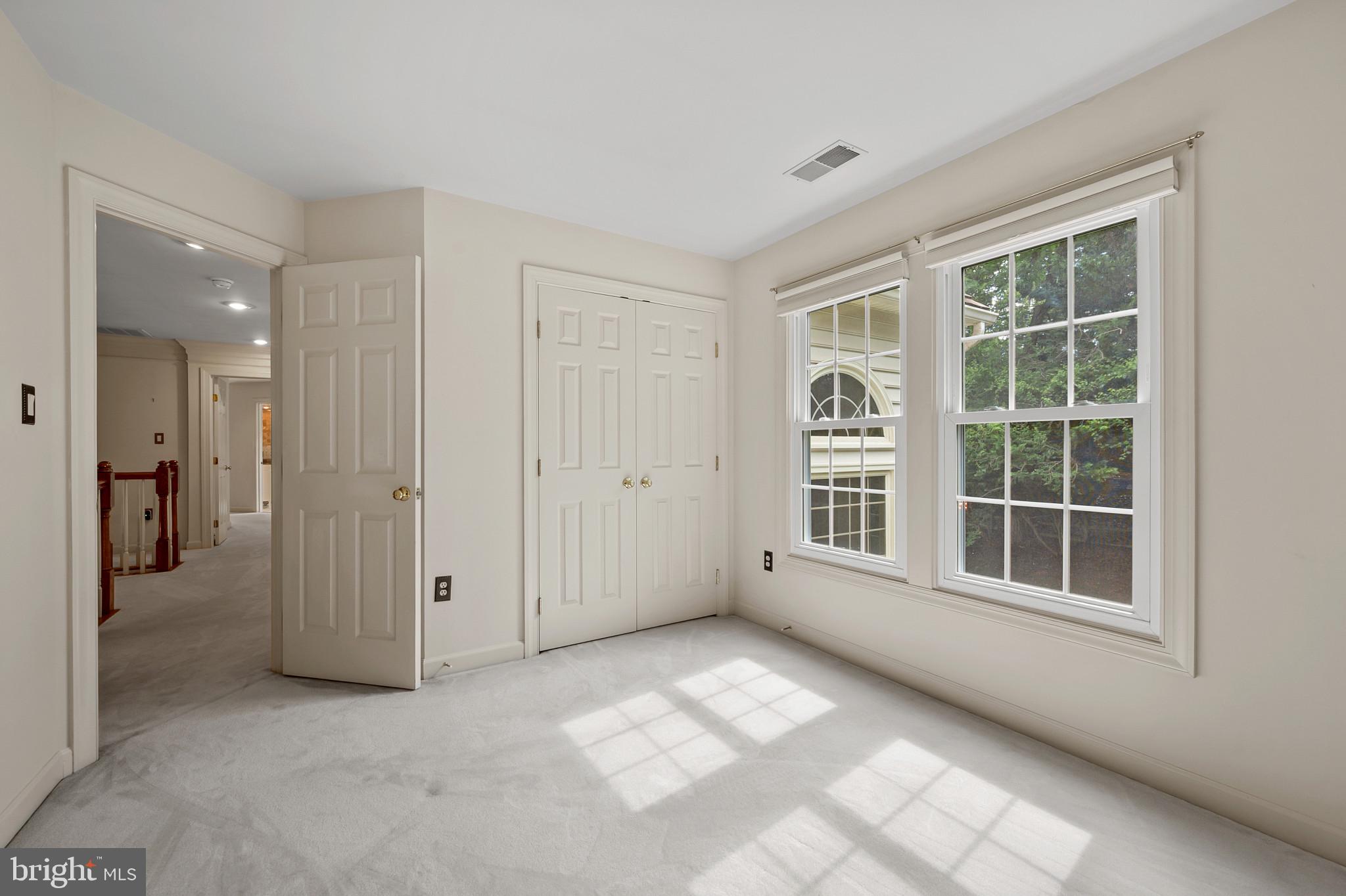 QUINCE ORCHARD KNOLLS - Residential