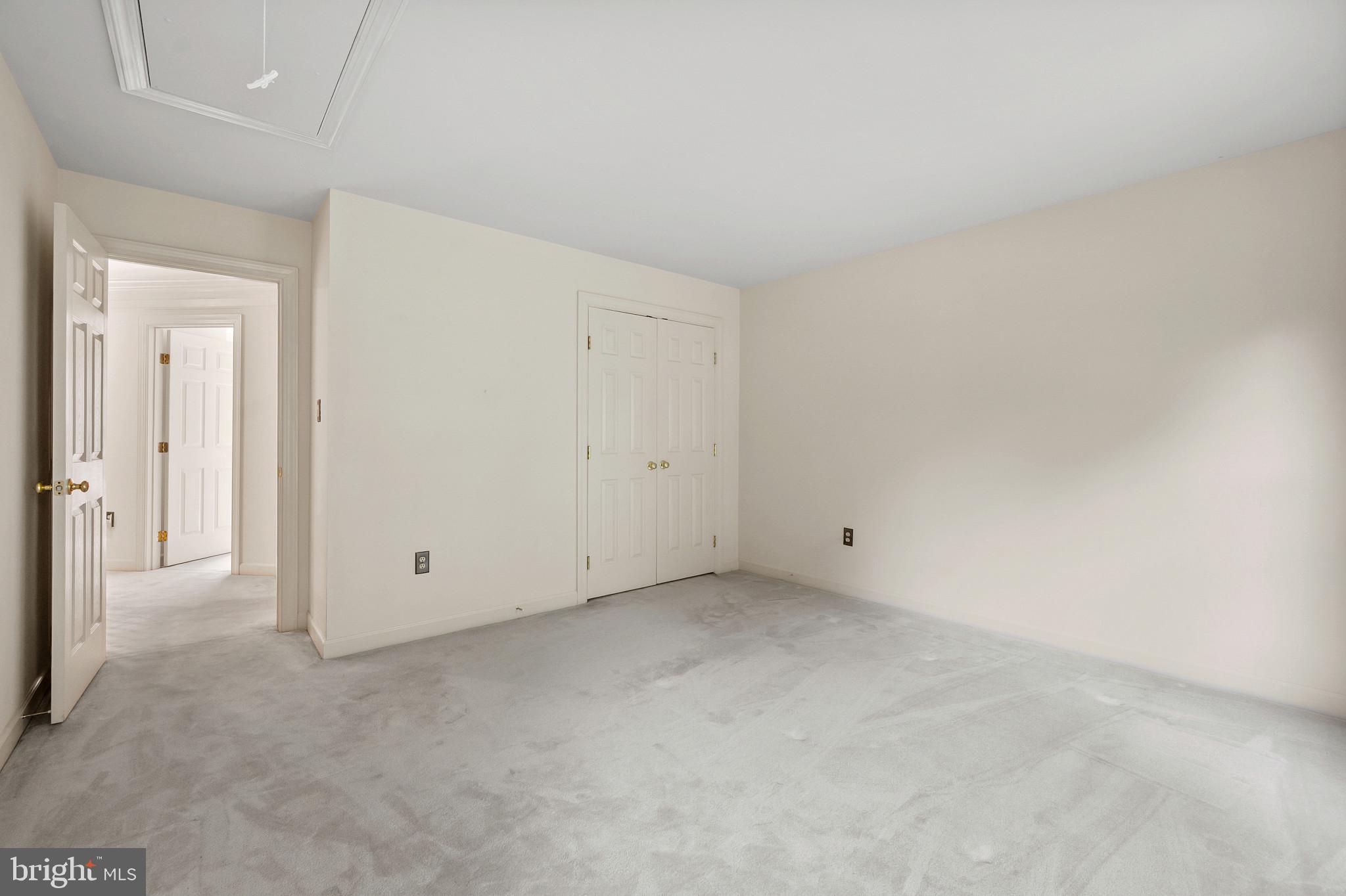 QUINCE ORCHARD KNOLLS - Residential