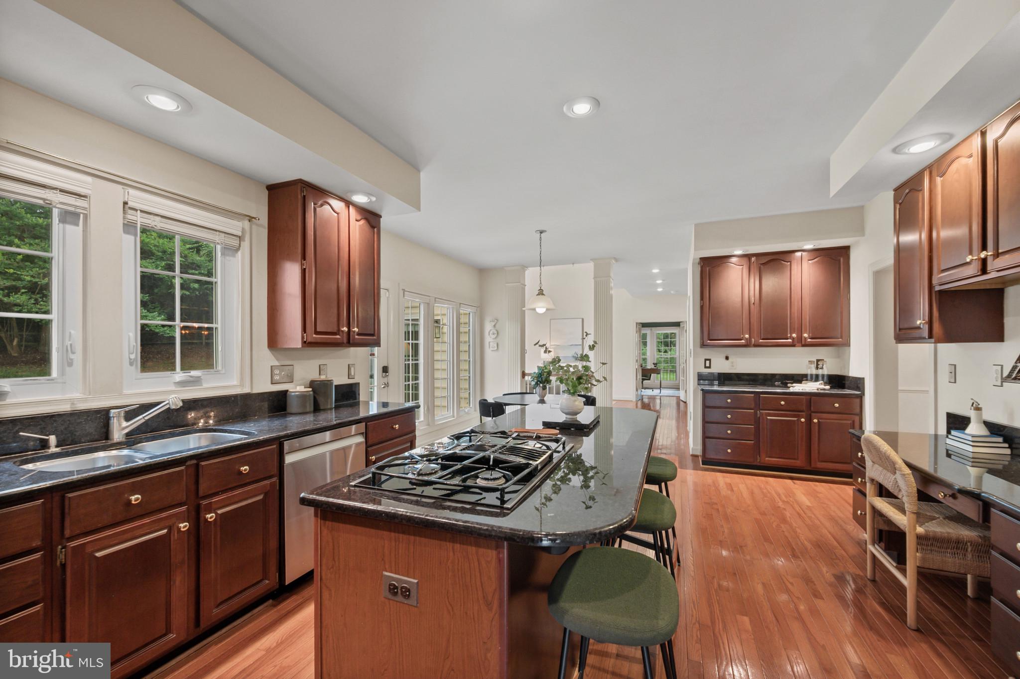 QUINCE ORCHARD KNOLLS - Residential