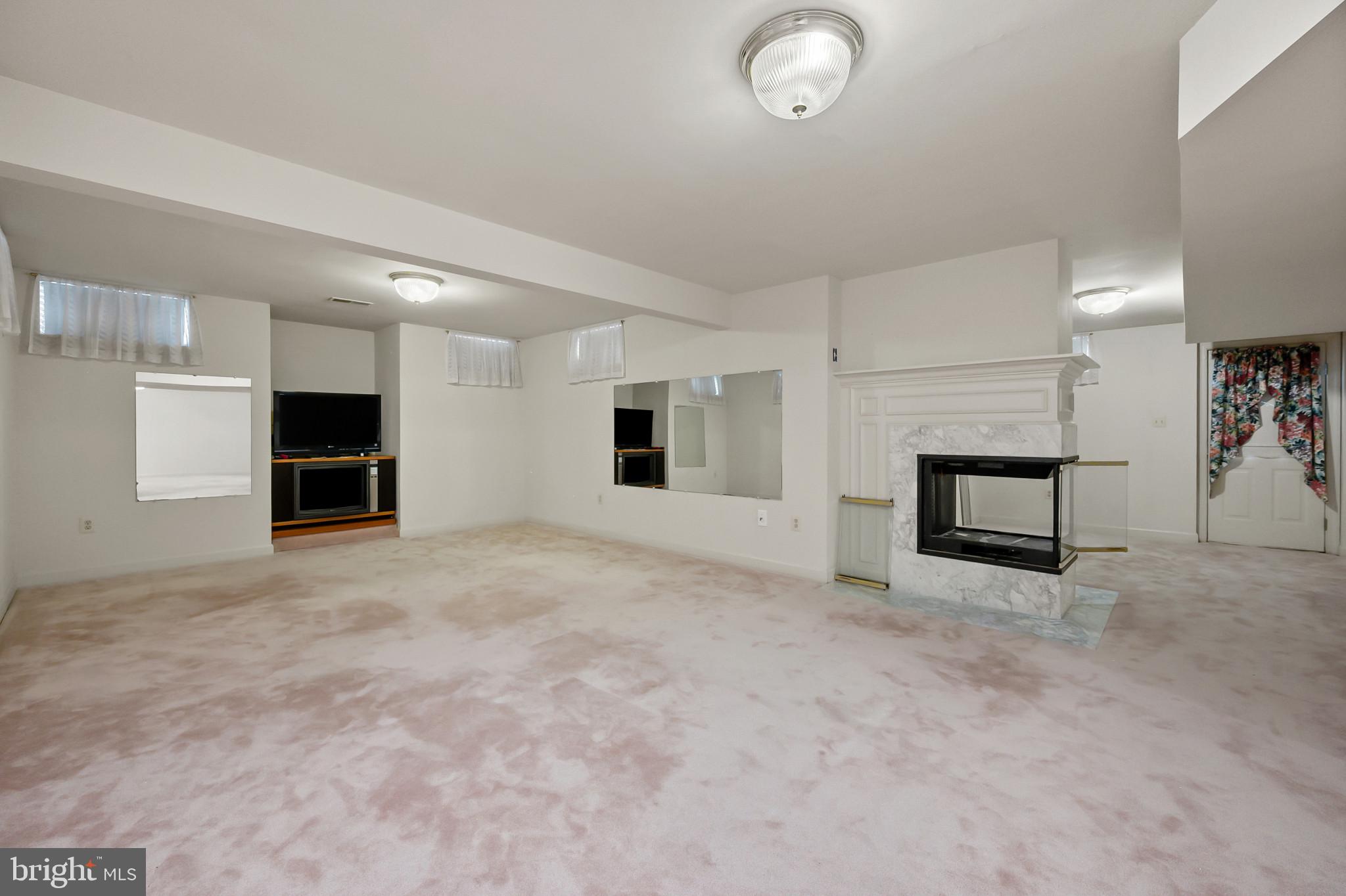QUINCE ORCHARD KNOLLS - Residential
